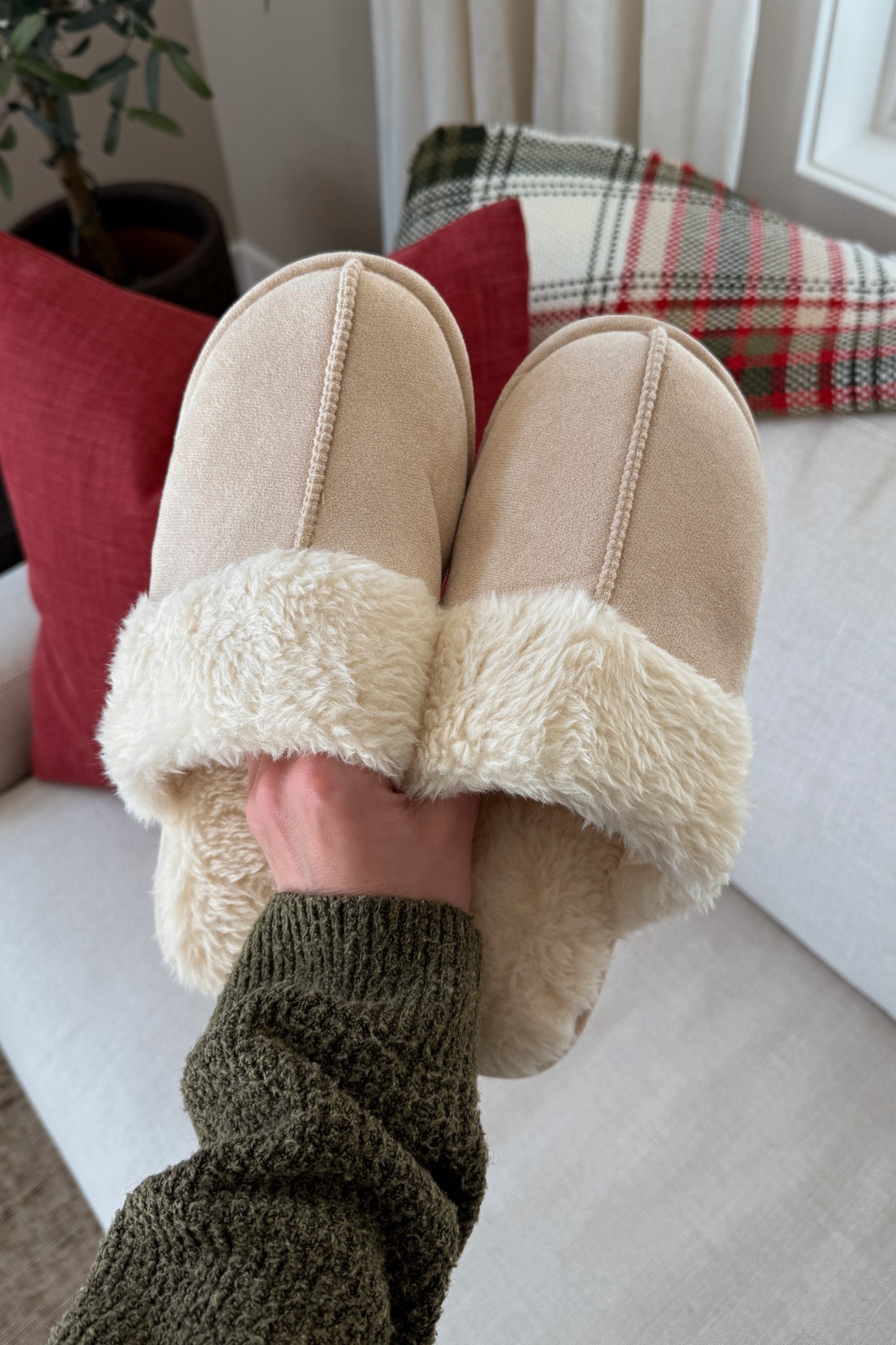 Amazon Prime Day slipper deal! Comes in so many gorgeous colors and fits TTS. I wear them every day… so comfy!

#LTKStyleTip #LTKFindsUnder50 #LTKSeasonal