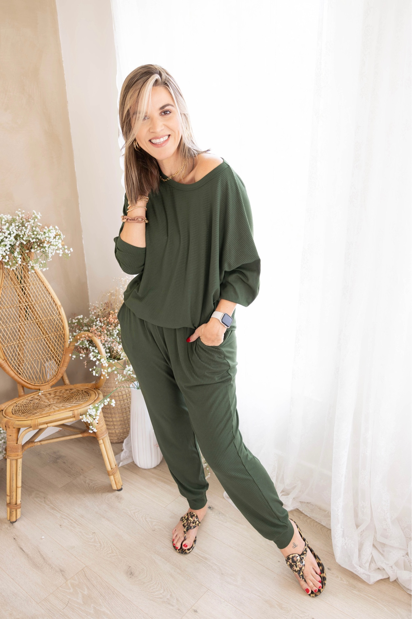 Super cozy set, not too thick or hot great colors. Size: M. Off shoulder and stretch quality material 

#LTKover40 #LTKstyletip #LTKSeasonal