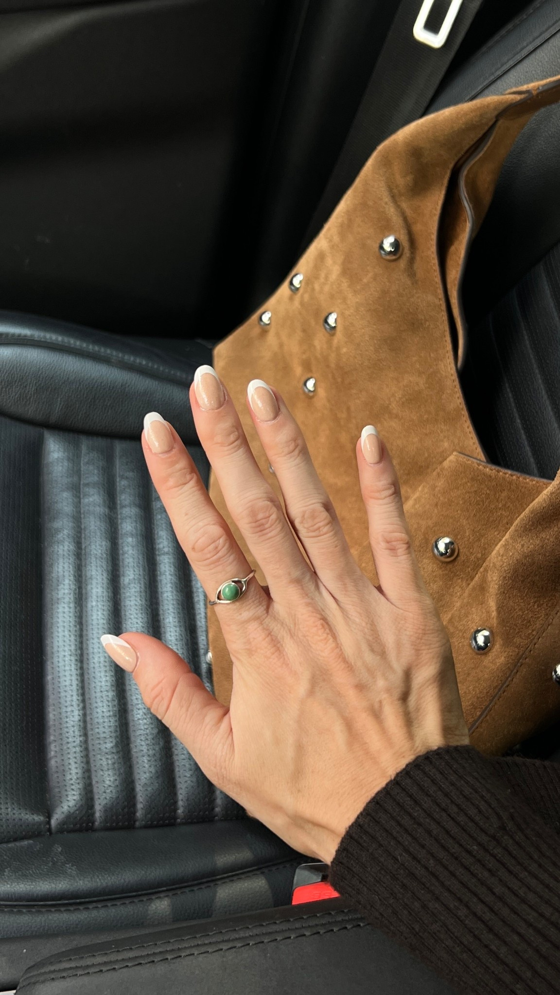 #ad When your nail salon is fully booked but @target has your back. Grabbing @oliveandjune for the quickest (and festive) holiday nails 💅🎅🎄

#OliveandJunepartner #TargetPartner #diynails #diymani #target #liketkit
