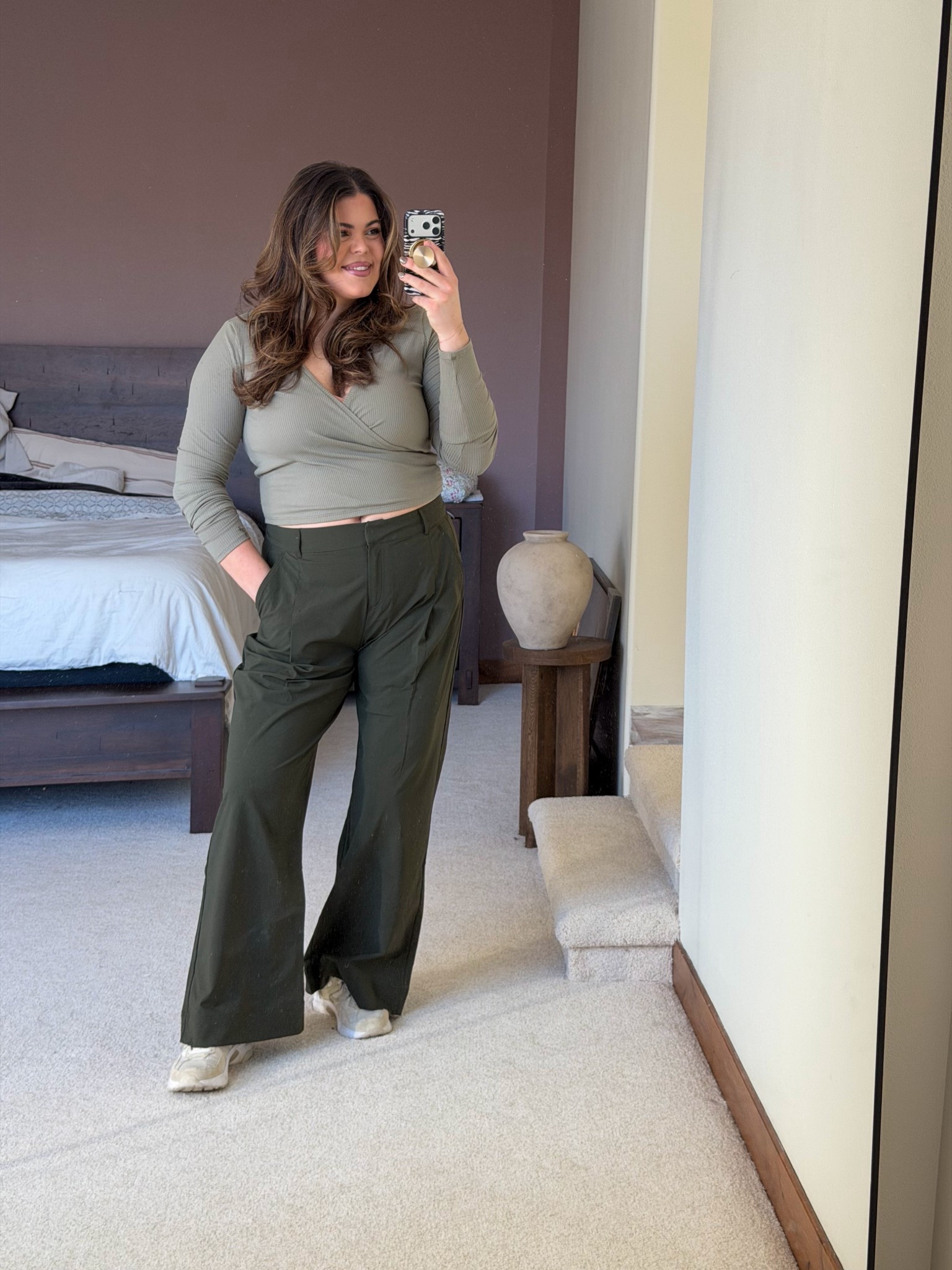 Casual outfit of the day, midsize and thick tummy approved! These trousers lay so nicely over your tummy but they have an elastic waistband in the back so they’re not baggy on your booty 

@Fabletics ￼#fableticsambassador 

#LTKMidsize #LTKfitnessgoals #LTKootd