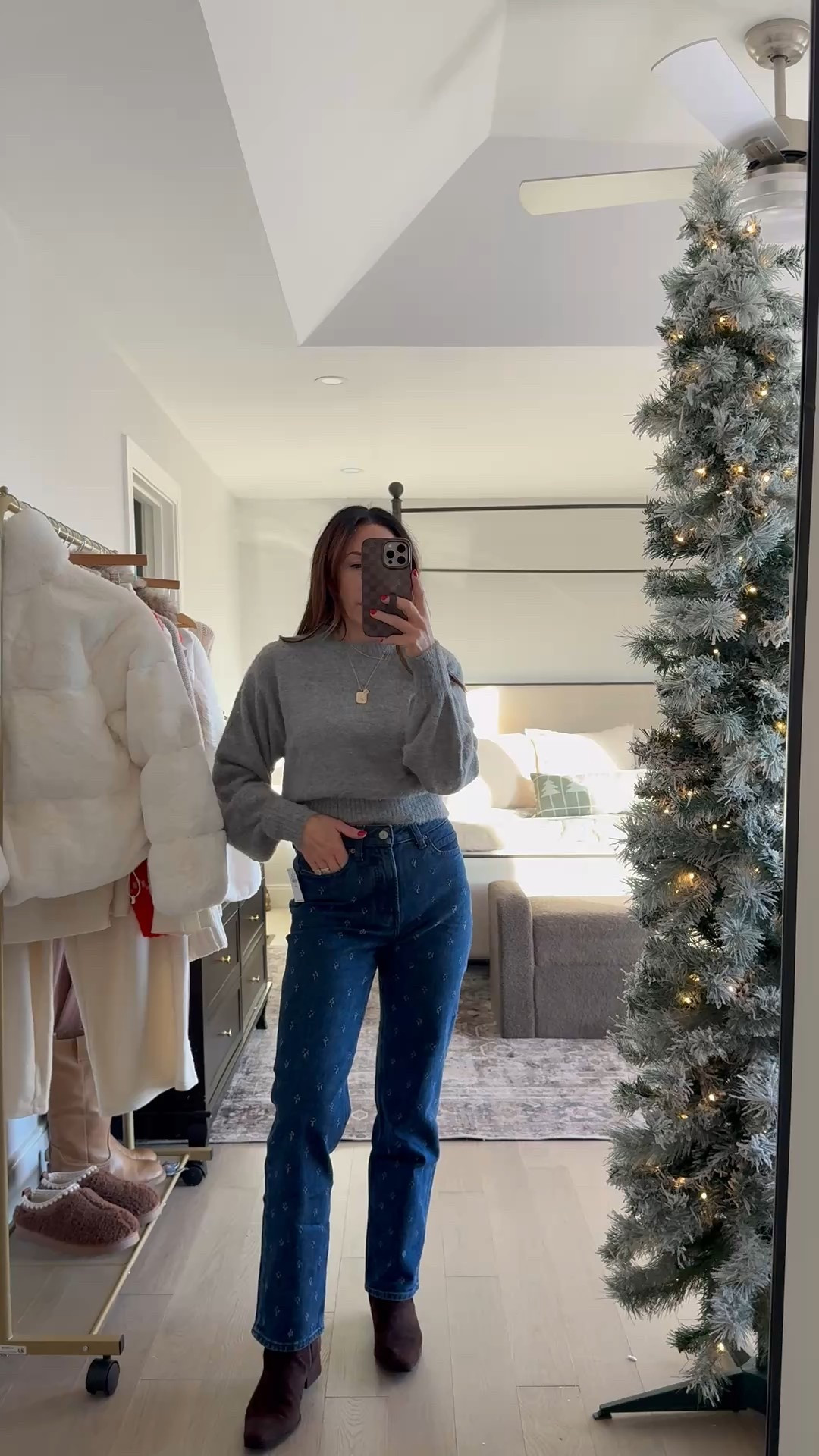 I am so in love with these jeans! I’m wearing 0 petite. I sized down one. 
Old Navy style
Old Navt 50% off sale


#LTKSeasonal #LTKSaleAlert #LTKHoliday