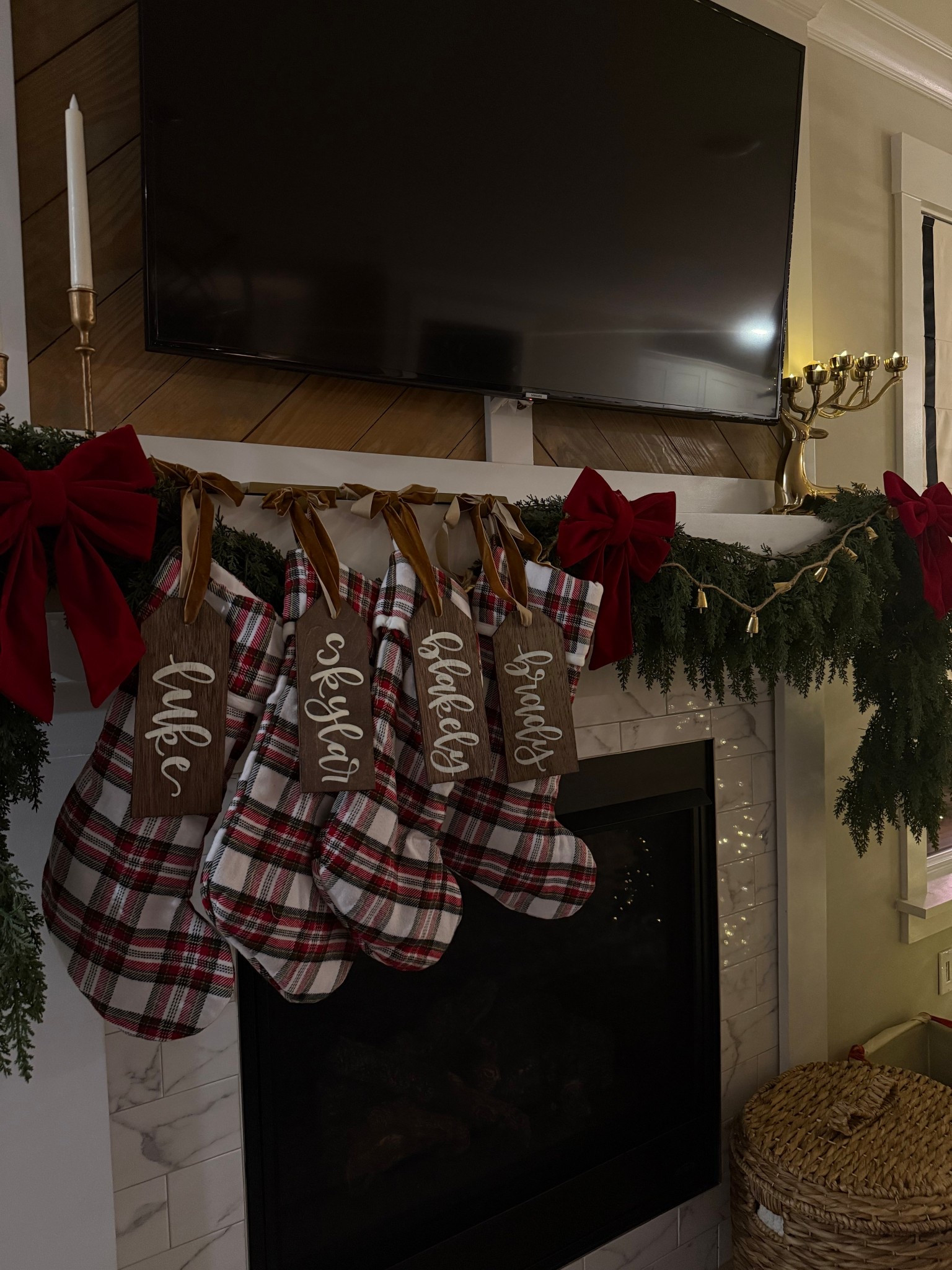 Christmas mantel styling 🤍🎄✨

#LTKHome #LTKFindsUnder50 #LTKHoliday