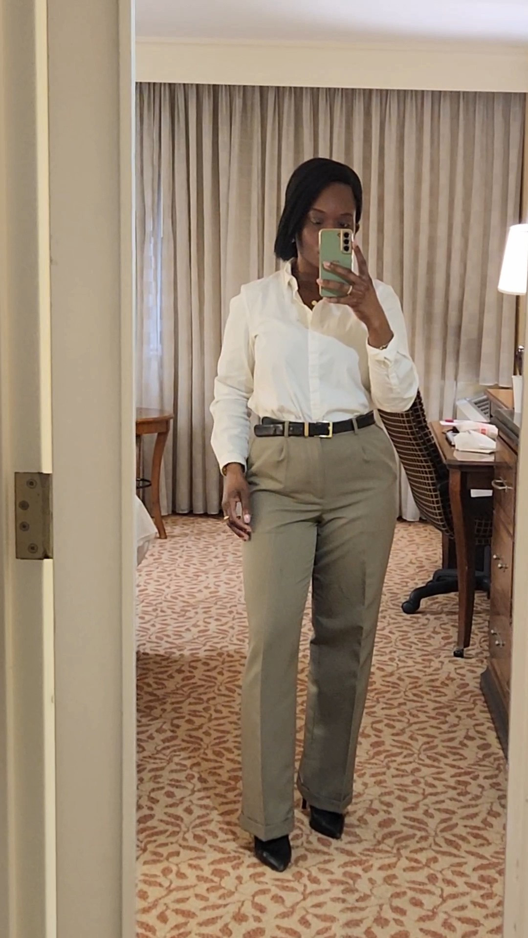 Classic workwear: Nine West button down, Nautica trouser, Jessica Simpson pumps and vintage Pierre Cardin belt

#LTKWorkwear #LTKootd #LTKPetite
