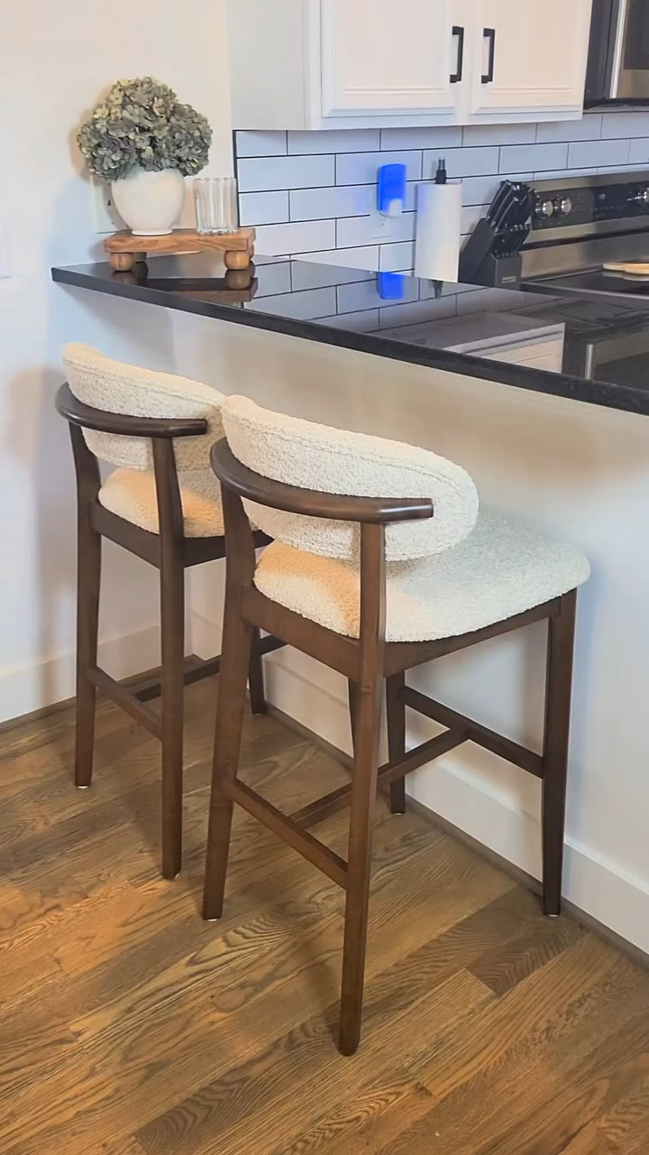 I transformed my bar with these beauties barstools from ACTU Furniture 🤍✨
The perfect balance of elegance, comfort, and that modern touch that elevates the entire space.

 Link in my Bio🔗 or Comment barstools 

#HomeDecor #KitchenInspo #BarStools #ModernHome #actufurniture

#LTKHome #LTKSeasonal #LTKFestival