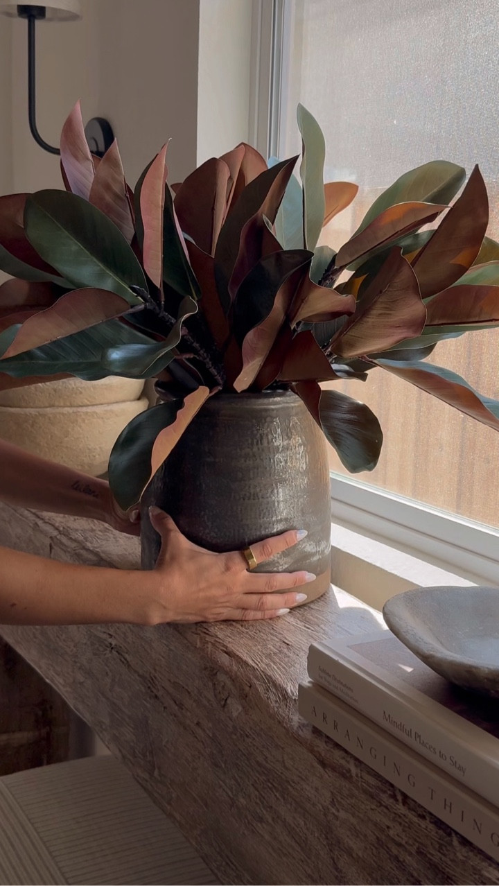 Stay searching for @amazonhome that other influencers don’t share! 

These are so high end and looks so realistic. I think magnolia leaves are my new favorite fall stems! 🍂



#amazonfinds #founditonamazon #amazonfavorites #amazonhome #falldecor #fallstems #flowerarrangements 
#entryway #diningroom #livingroom 

Amazon kitchen, amazon finds, amazon home, amazon home essentials, amazon haul, amazon must haves, fall decor, magnolia stems, faux stems, flower arrangements, fall home decor, dining room, living room, entryway

#LTKCon #LTKSaleAlert #LTKHome