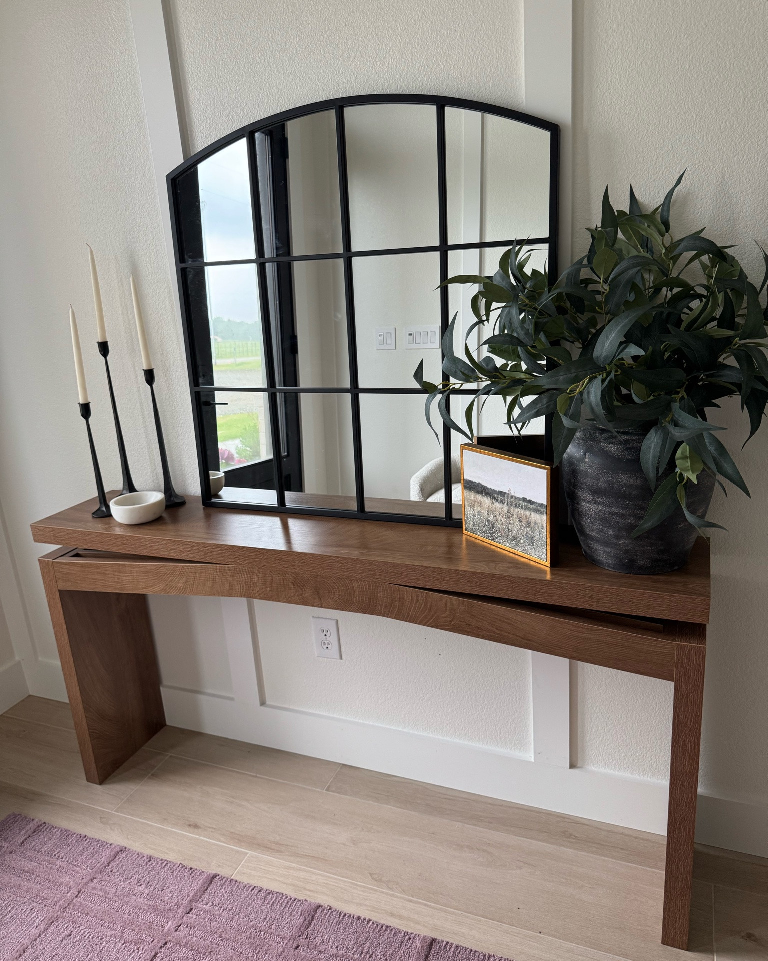 Added this mirror to my front entryway! #entry #entryway #foyer #entrytable

#LTKHome