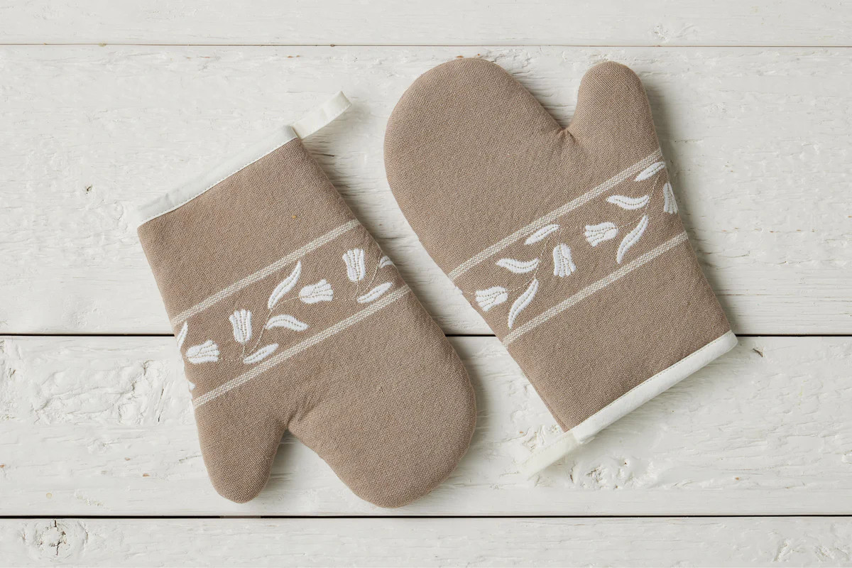Oven Mitt, White Tulip, Set of 2 | etúHOME