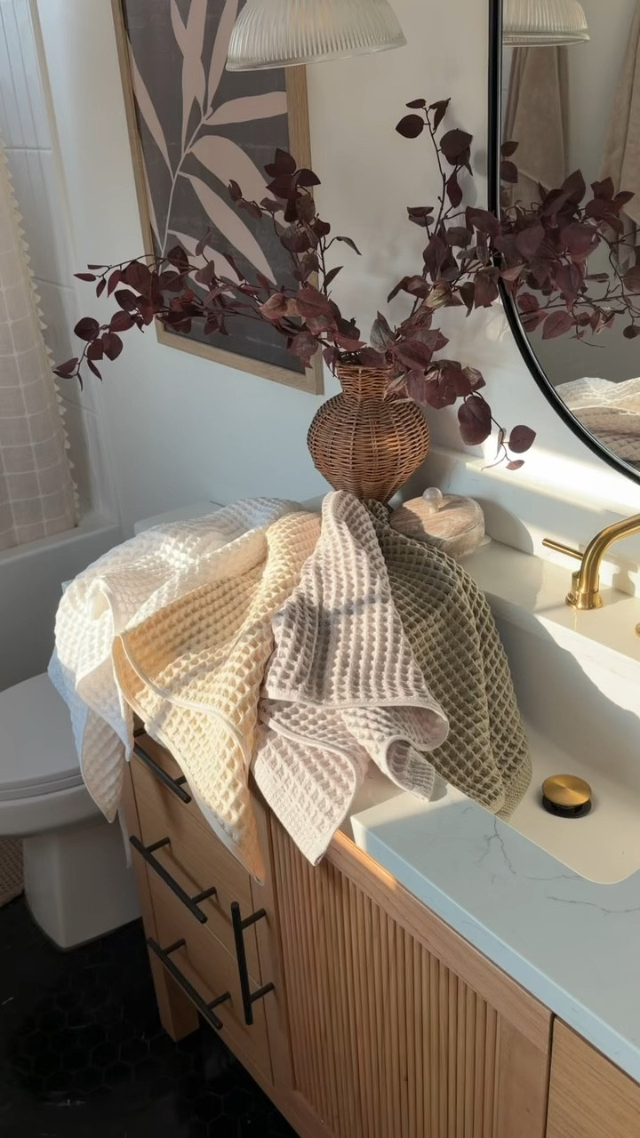 Target is having 30% off their Casaluna waffle bath towels - they have multiple colors to choose from! 

#Targethome
#CasalunaSale