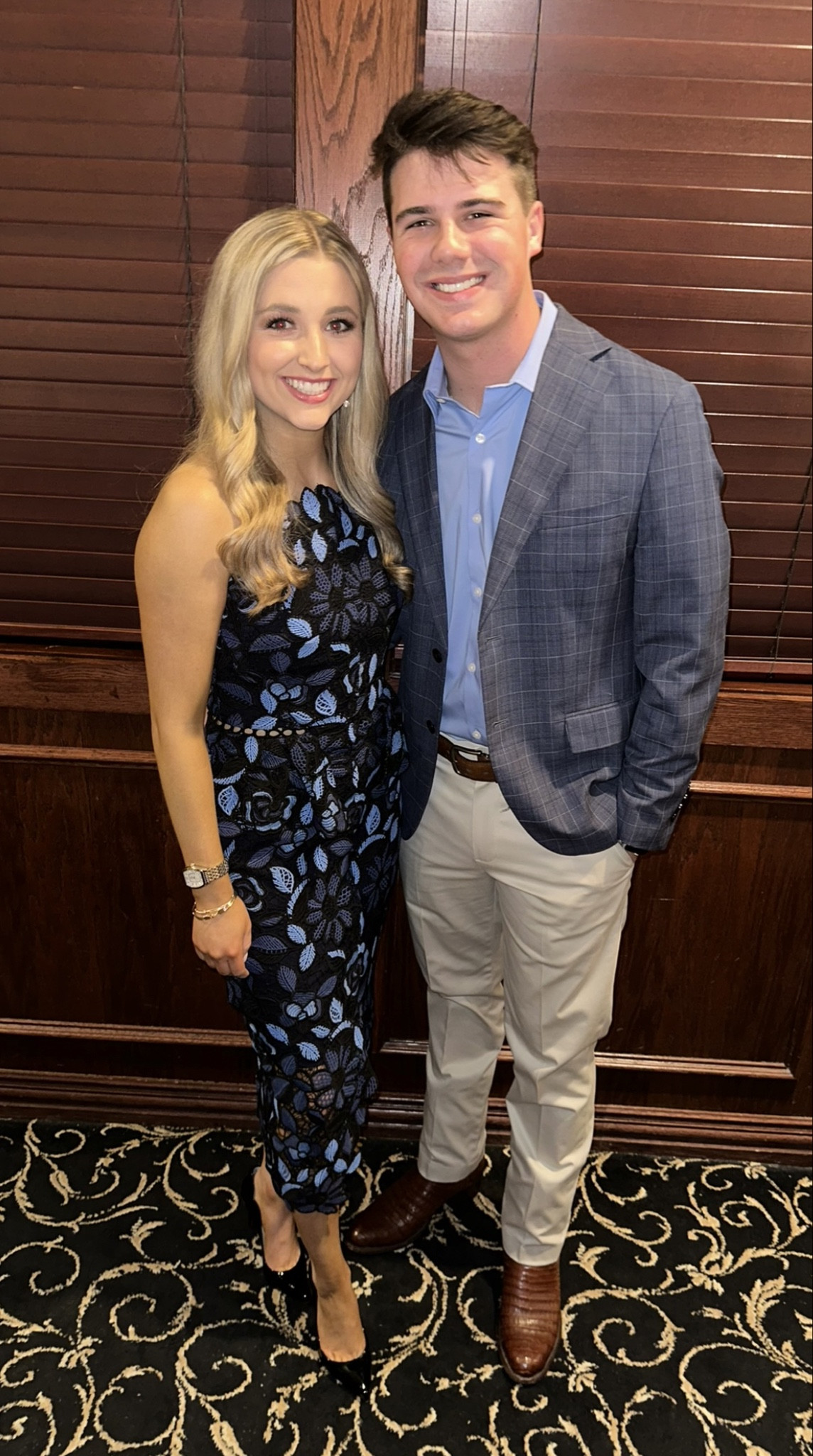 Great for a rehearsal dinner/wedding guest dress! Wearing a size small.

#LTKwedding #LTKtravel #LTKSeasonal