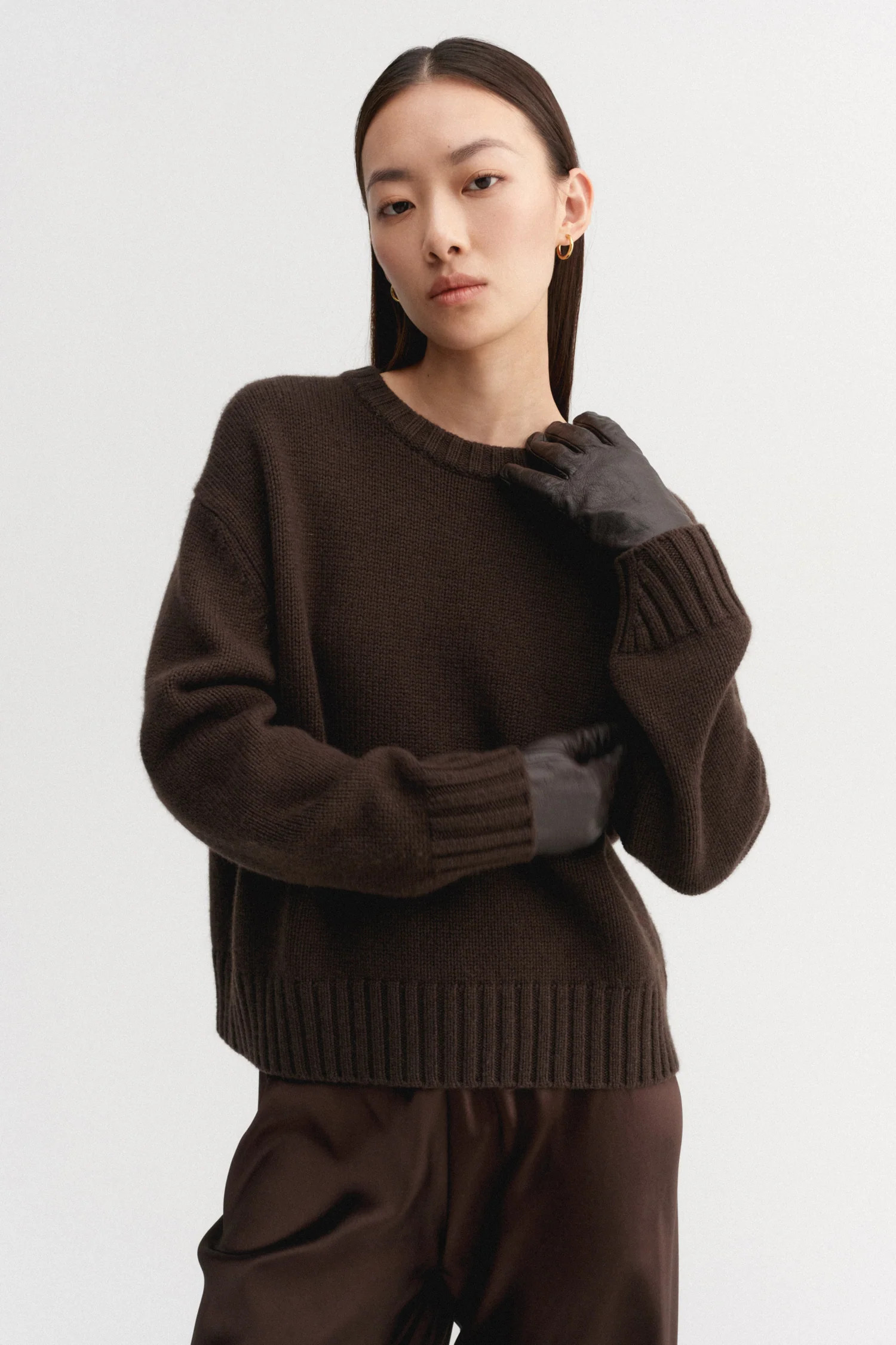 Cru Crewneck Sweater, chocolate | Almada Label