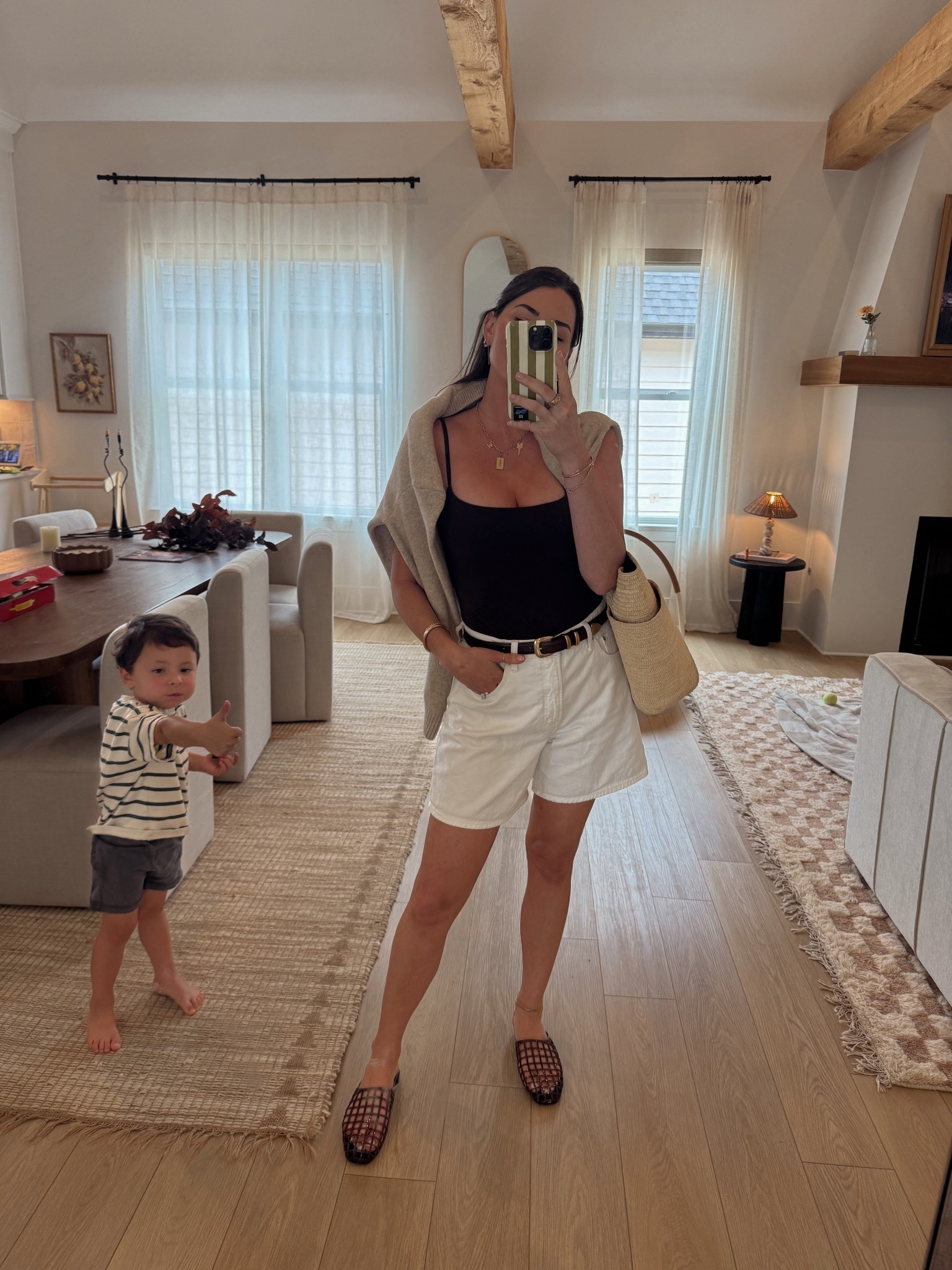 Wasn’t in athleisure today, had to document 🤗 chocolate brown bodysuit from a&f (TTS), some white Bermuda shorts and my new fav jelly flats also TTS 🤎