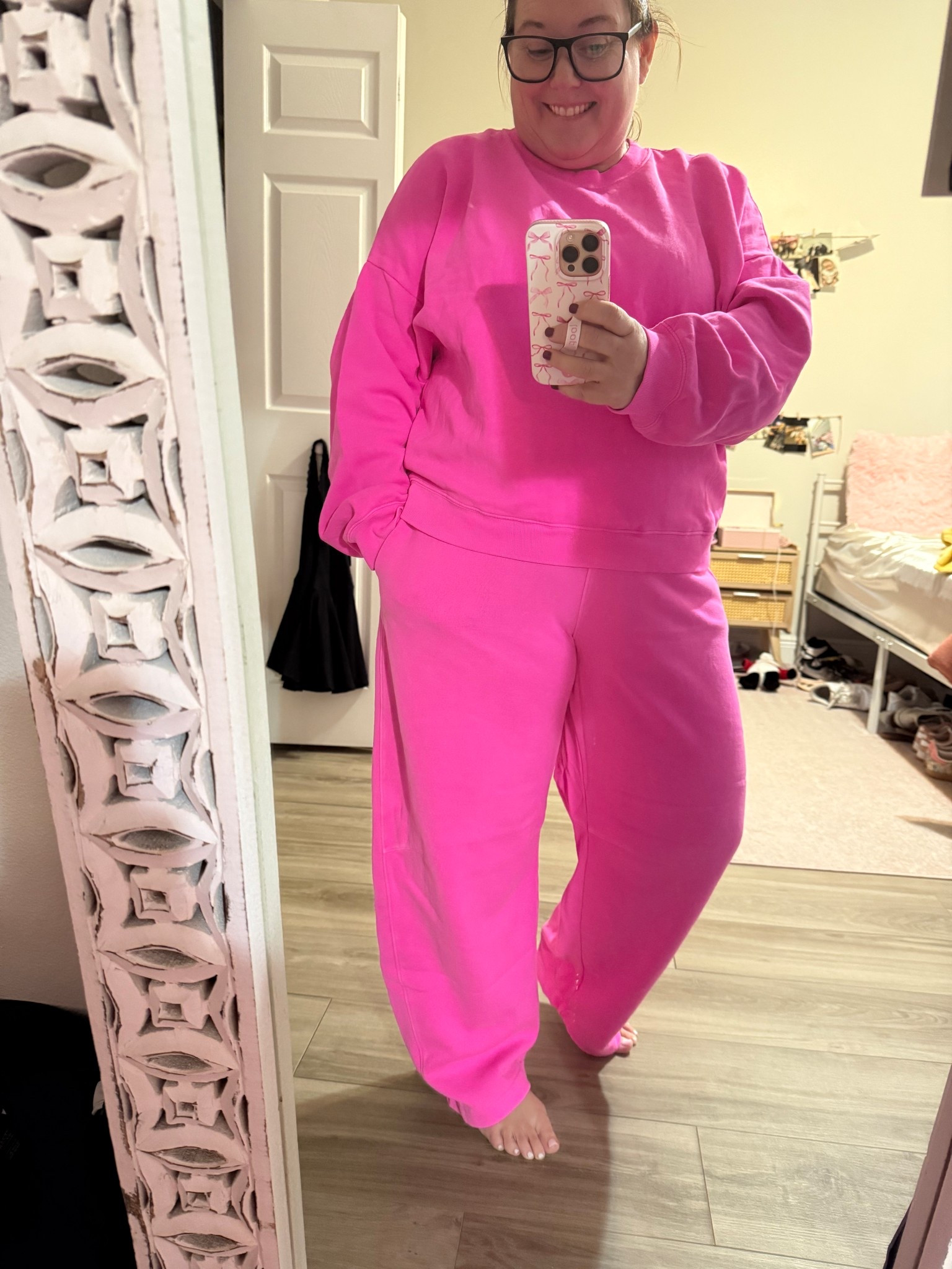 You need this pink sweatsuit

#LTKStyleTip #LTKSeasonal #LTKOver40