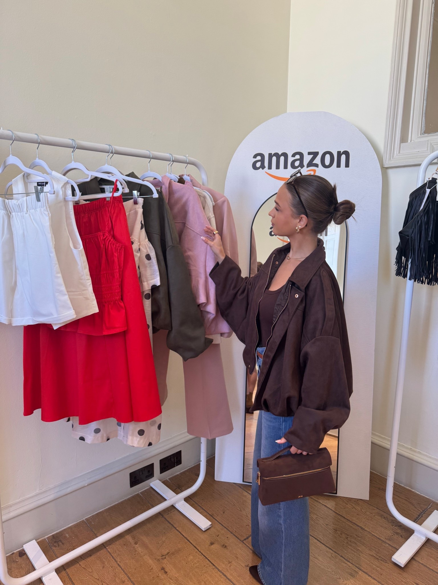 whole outfit from Amazon!! How cuteee🦋🌴✨

Brown suede bomber jacket jeans high waist wide leg brown bag 

#LTKjeans #LTKuk #LTKspring