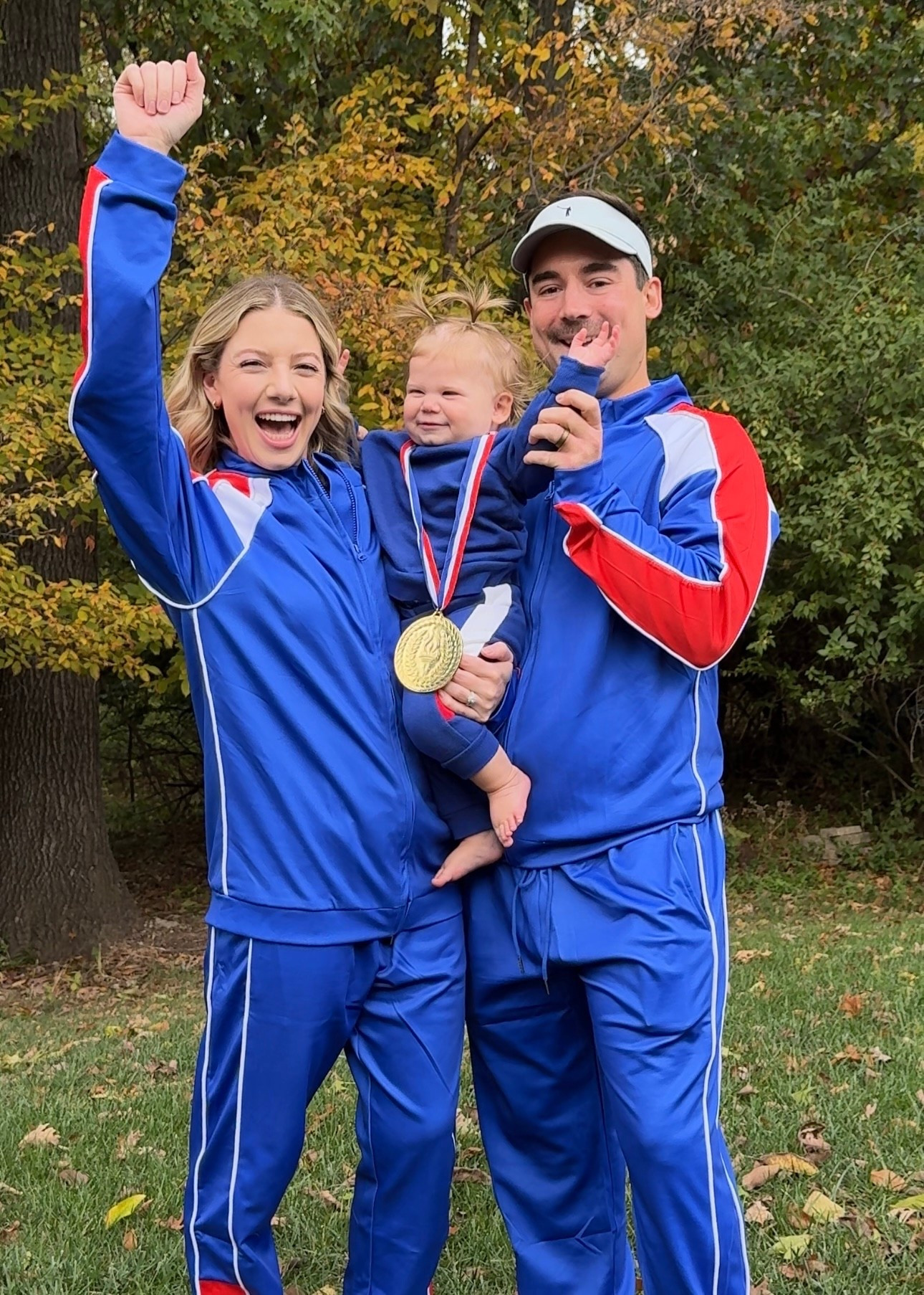Family Halloween costume idea: USA gymnast + coach parents 🥇 So easy to pull together and perfect for toddlers 🇺🇸✨