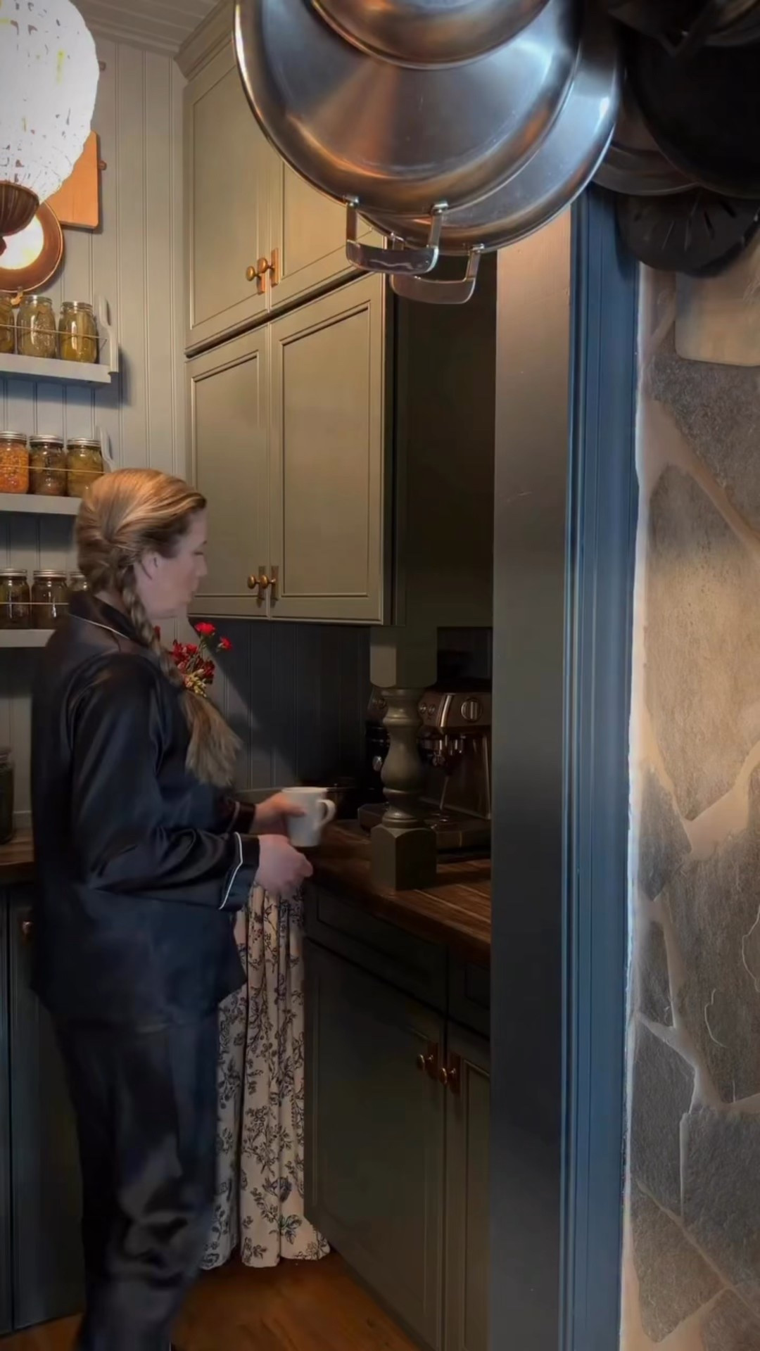 LUSA Glowstream LED strip lights that bring a soft, ambient glow to the space. Clean, modern lighting that enhances the mood without overpowering the room. ✨

#CallSignDesign #Vintage #Luxury #InteriorDesign #InteriorDecorating #Elegance #Chandelier #OldWorldCharm #DesignStyle #CastleCore #OldWorldCharm  #SimpleSwaps