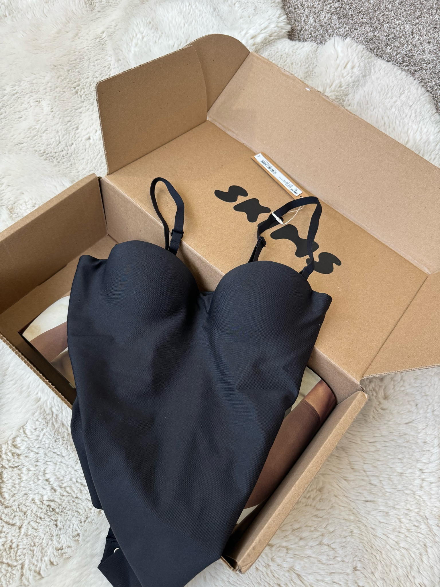 The BEST skims basic!! #skims #underwire #skimsunderwire #skimsbodysuit #staple #goodbasic 