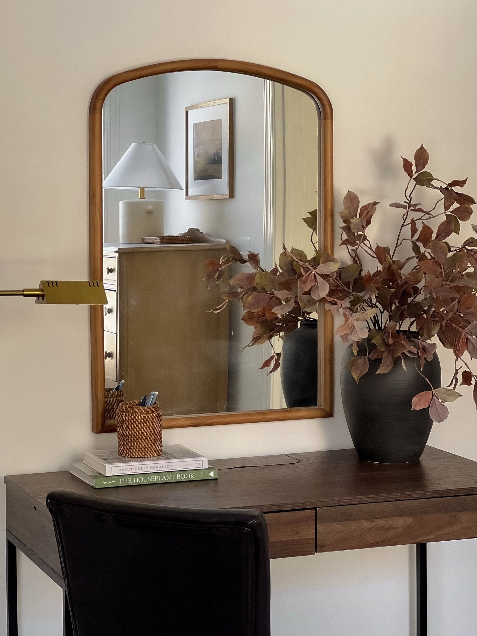 Revamped this little desk/vanity corner in our guest room! I’m waiting on a few new pieces to get here but o love how it’s turning out already!

Target home, target decor, studio McGee, house floral, winter stems,
Affordable desk, affordable decor

#LTKStyleTip #LTKHome