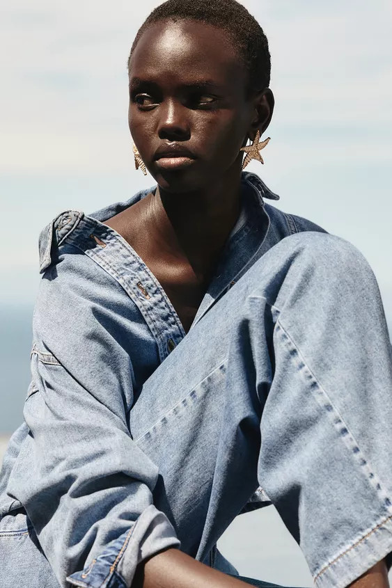 Embossed metal starfish earrings. Push-back and clip fastening. | Zara UK