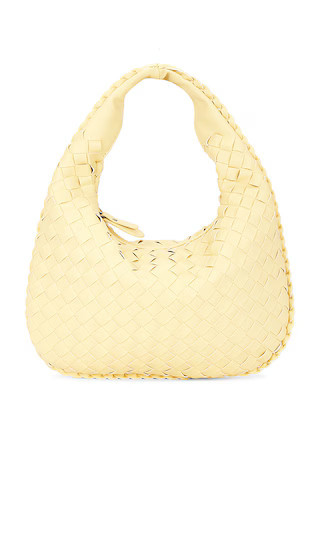 8 Other Reasons SAC PORTÉ ÉPAULE EMILY en Butter Yellow - Lemon. Taille all. | Revolve Clothing (Global)
