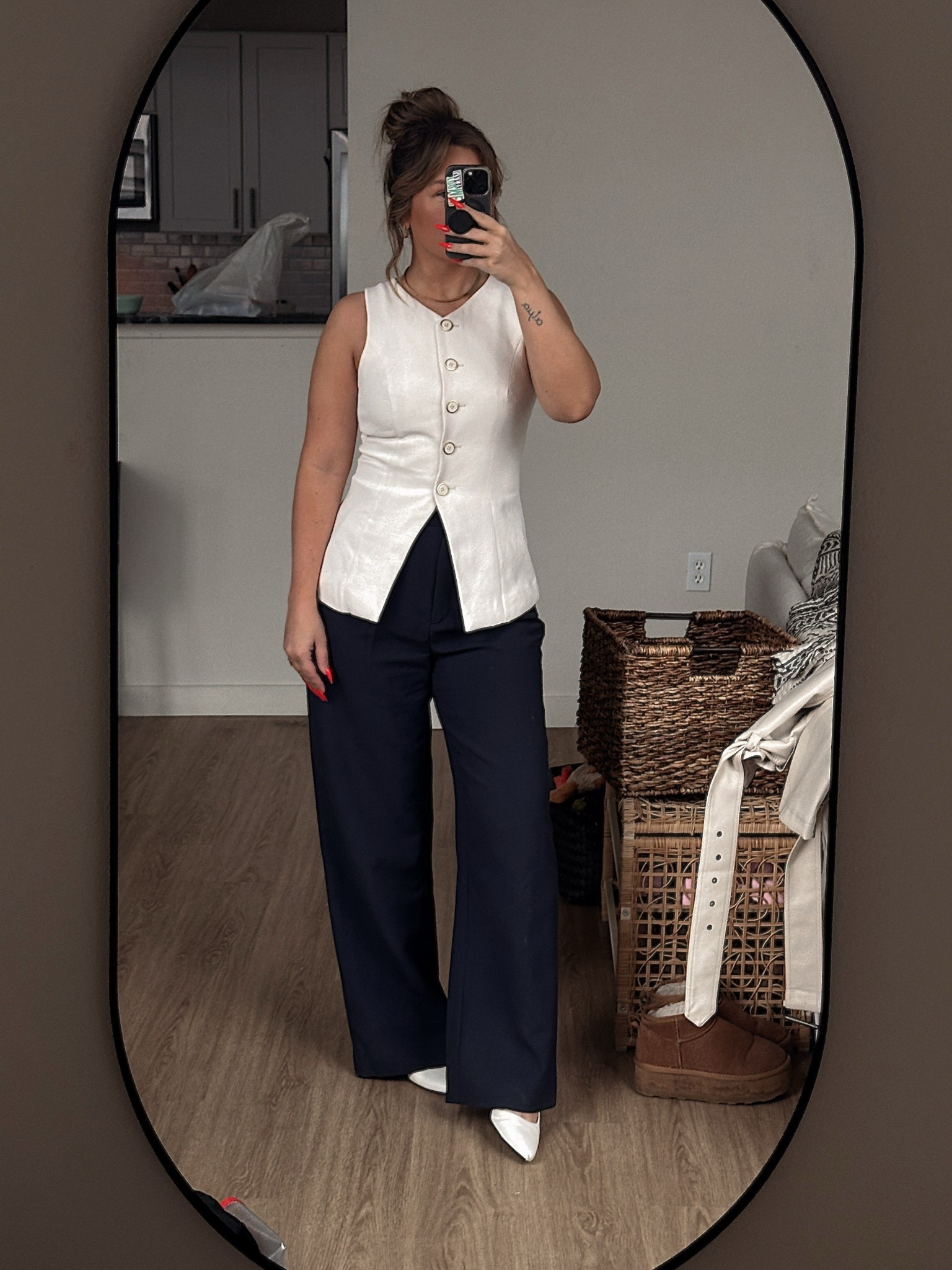 top - target
pants - abercrombie
heels - amazon

#LTKFindsUnder50 #LTKWorkwear #LTKStyleTip