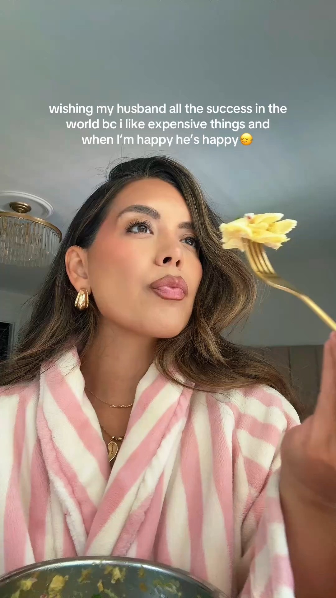 I am an independent woman, I make my own schmoney but I like to spend his more 🙂‍↔️🙂‍↕️He knew who he married💅🏼he’s exactly where he wants to be babe, do not dare feel bad for that man bahaha

wife life, marriage, couples, relationships, humor, comedy, funny, latinas be like, over 40, husbands, wives