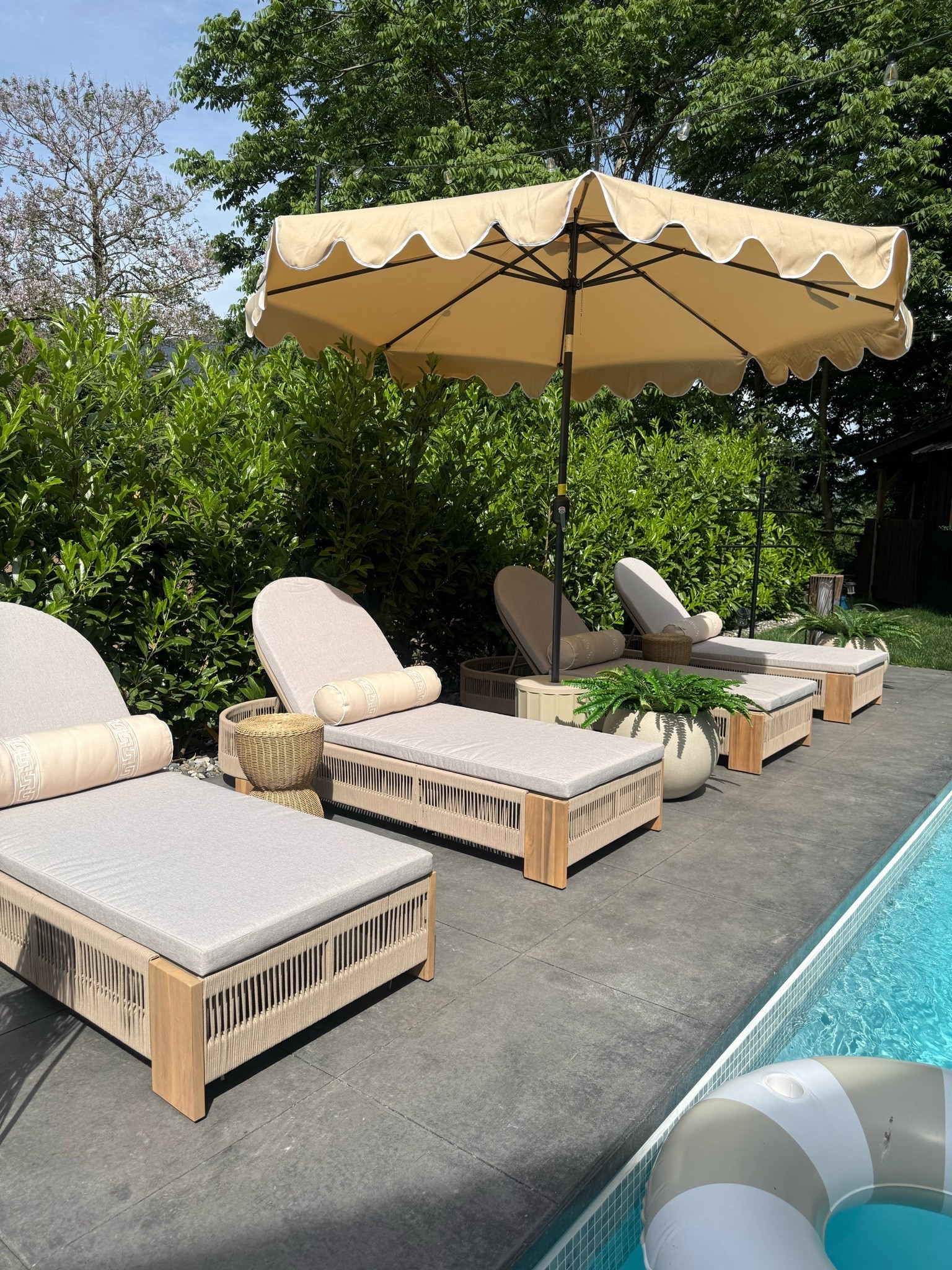 Outdoor lounge chairs…these are so gorgeous and fabulous quality! Such a high end look✨