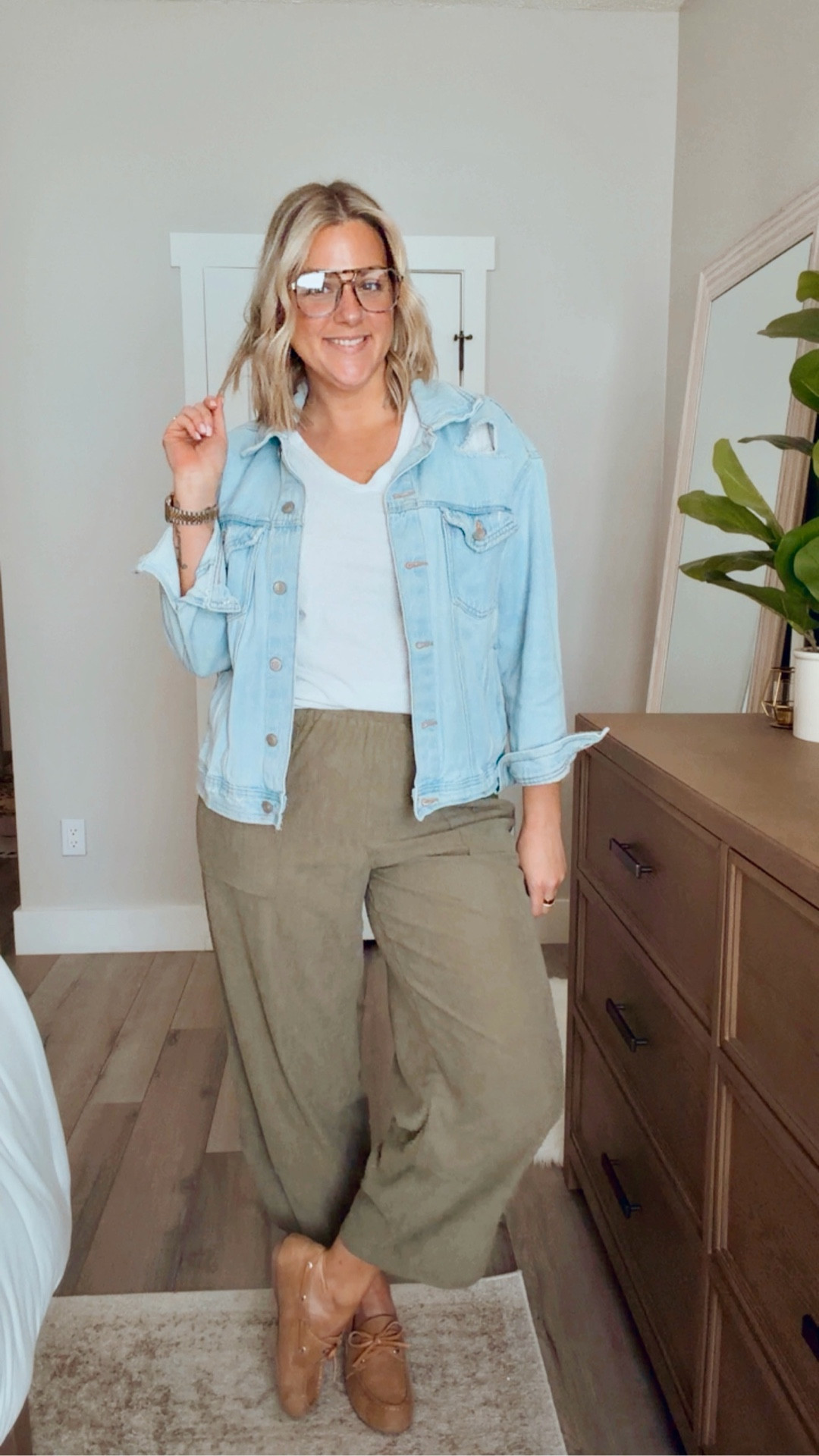 Okay but this has been my go-to WFH fit lately 🤍
Comfy enough for all day, but still makes me feel put together
The denim jacket pulls it all together without even trying
Low effort… still giving cute 💁🏼‍♀️

Pants - large
Shoes - TTS 
Jacket & Tee - closet staples (linked similar options)

#wfhmomstyle #over40style #midsizefashion #casualchicstyle #amazonfashionfinds

#LTKmomlife #LTKMidsize #LTKOver40