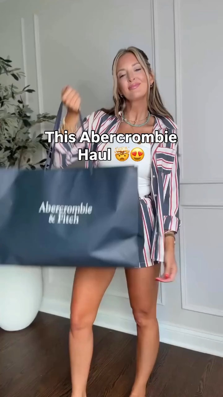 😍 I went to the mall and came home with the cutest new arrivals from Abercrombie! Linen sets, the perfect one piece swimsuit, comfy lounge sets and more! 

https://liketk.it/6fqYQ

#elevatedcasual #summeroutfitideas #momstyle #casualoutfitideas