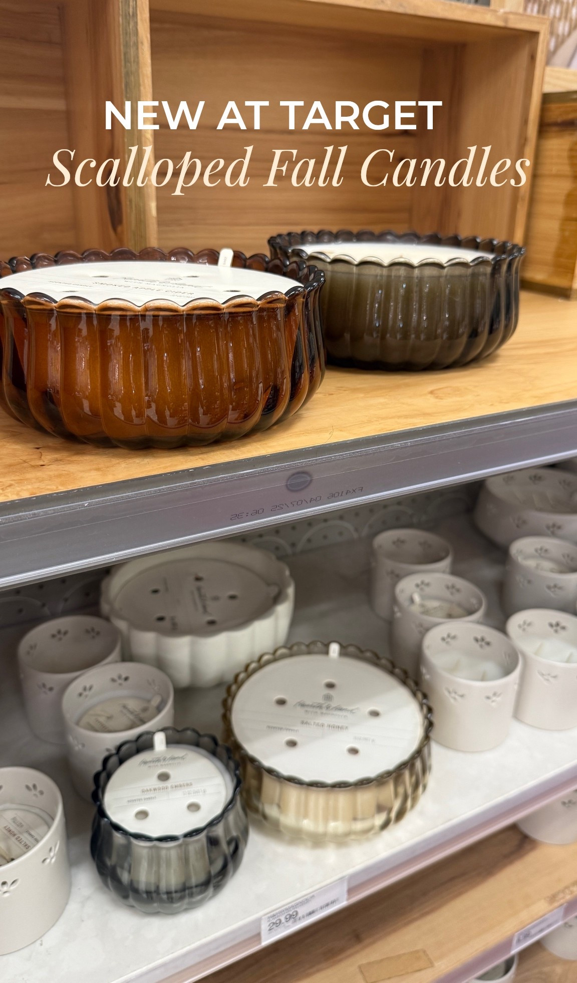 Spotted the scalloped glass candles from Hearth & Hand in several scents, colors and sizes. The XL size is perfect for a coffee table book topper 👌🏼