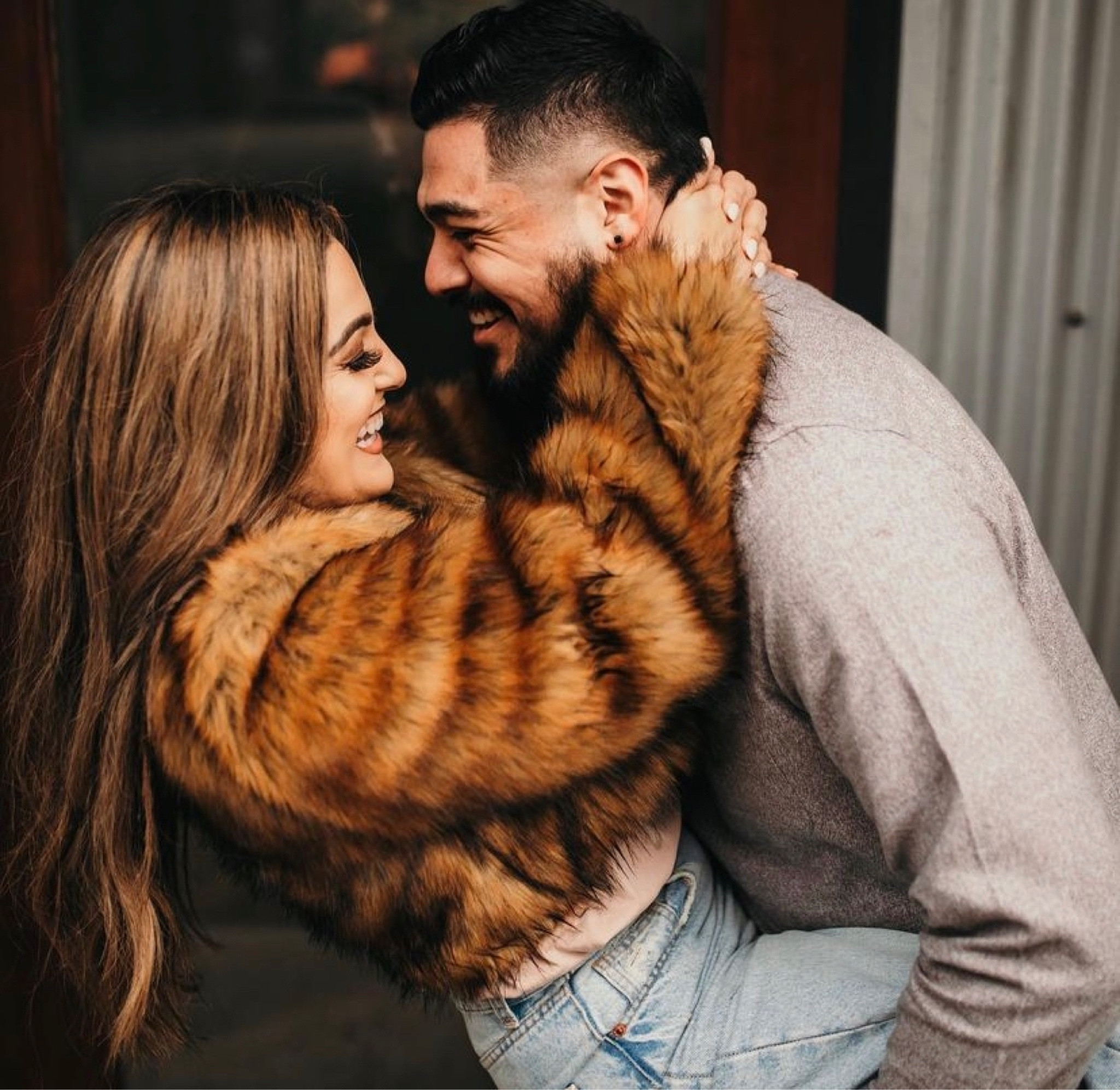 This Top shop faux fur jacket has been sold out forever so I posted the next best thing! 

Top shop, fur jacket, faux fur jacket,Abercrombie jeans , curve love jeans 
