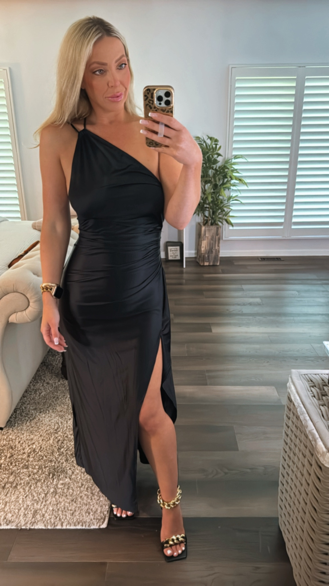 The PERFECT black dress for a wedding or holiday/winter party! She’s double lined to hide and smooth all the things!!! Runs TTS!

#LTKFindsUnder100 #LTKParties #LTKWedding