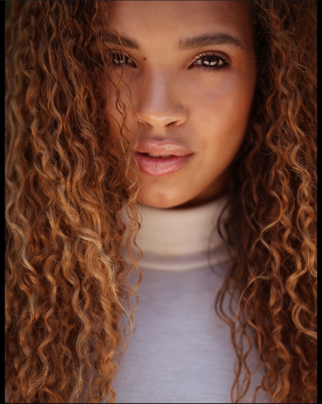 Looks like these mean one thing: moisturizer. I actually didn’t use any highlighter for this shot, just a dollop of moisture all over the face. I did a light makeup application and then patted more moisturizer over the finished look. The ultimate key to glowing skin! Putting a few of my favorites in the links. 

#LTKBeauty #LTKFindsUnder100