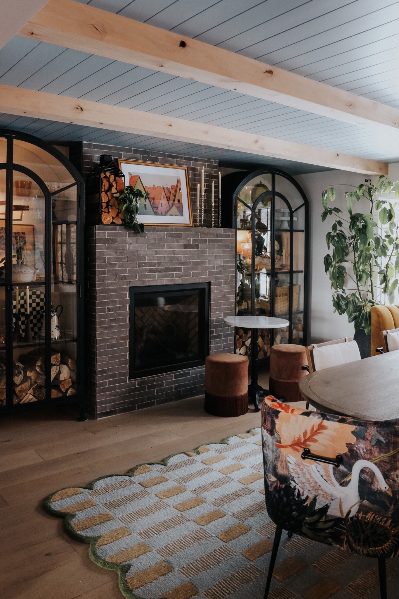 My exact hutch is discontinued it was Studio McGee 🤍 linked others! 