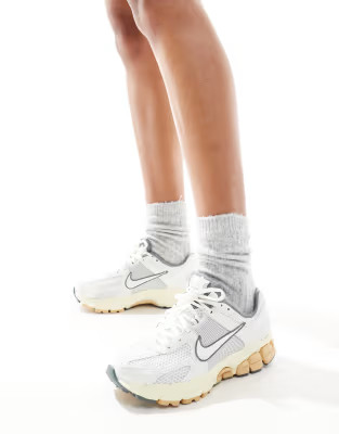 Nike Zoom Vomero 5 trainers in white and grey | ASOS | ASOS (Global)
