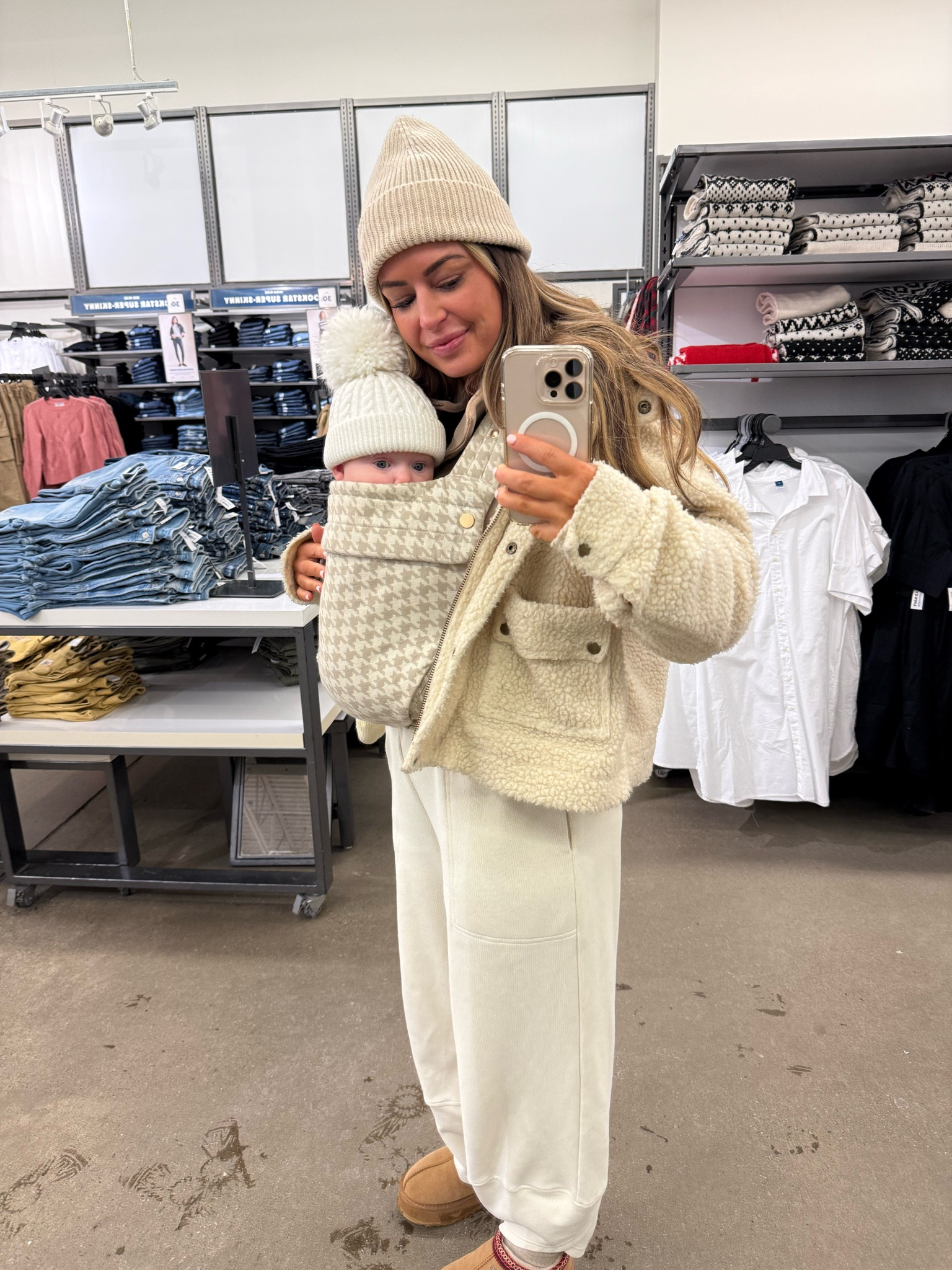 Always baby wearing 🥹🫶🏼✨