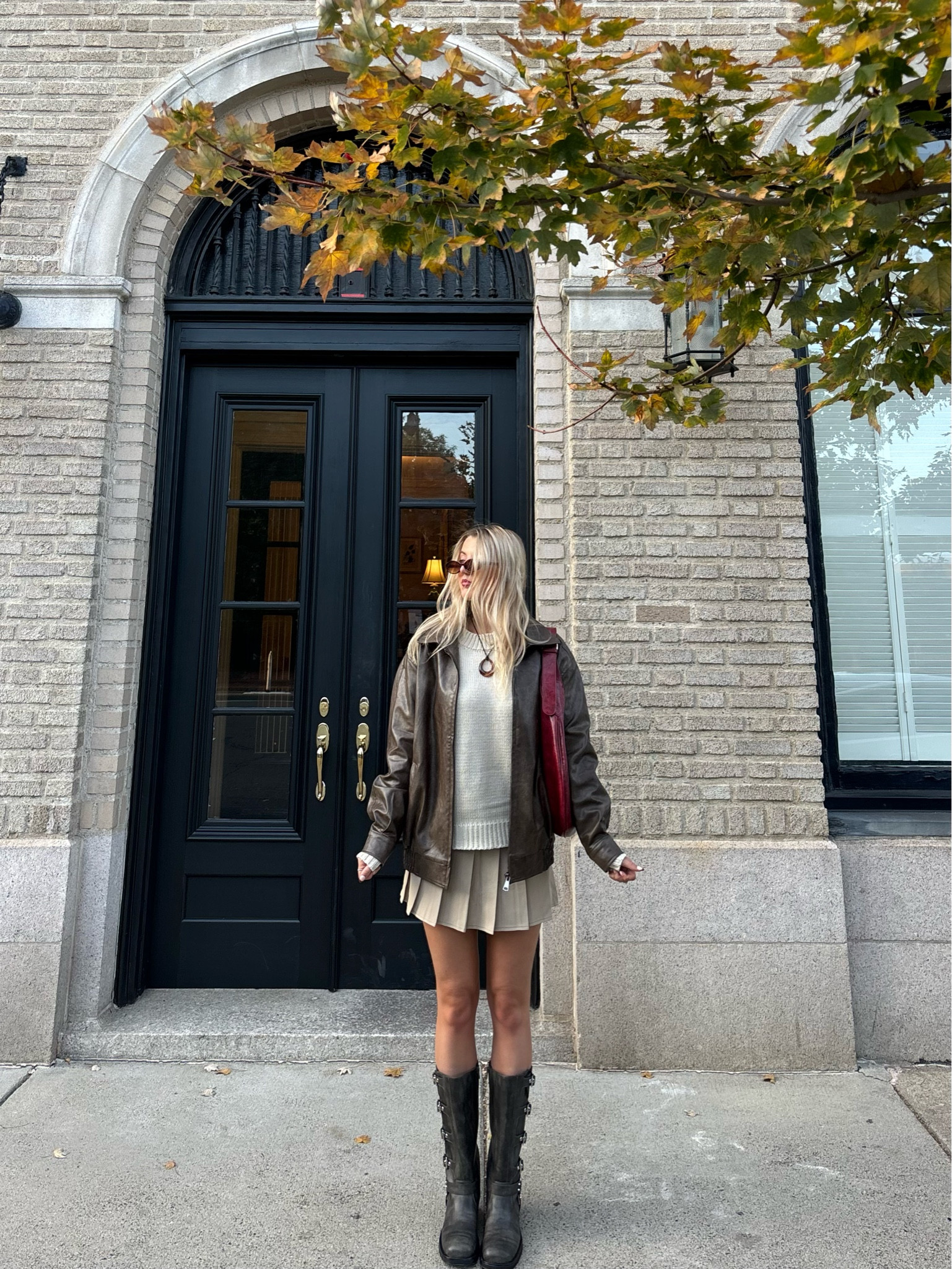 cute fall outfit ideas 🤎🧸🍂 pleated skirt & oversized leather jacket 