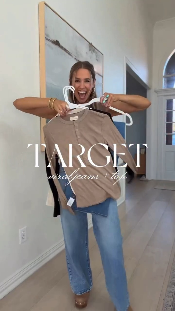 🤍 These pants have gone CRAZY viral for under $30!!!! Stretchy & the perfect wide leg jeans. I paired it with a FP inspired top $28 vs $58– I bought a few bc it’s such a good basic tee! 