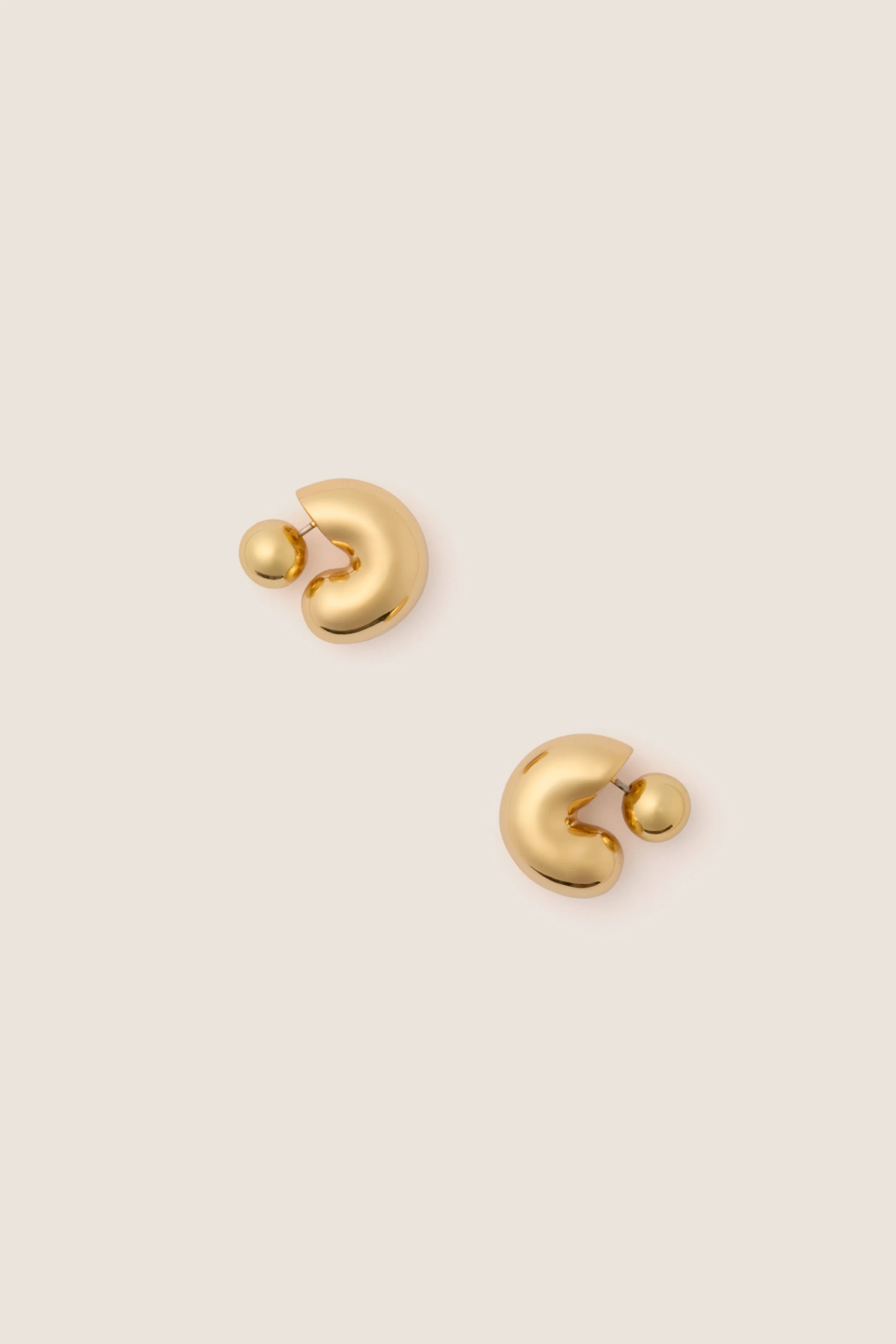 Gold Medium Tome Hoops | Tuckernuck (US)