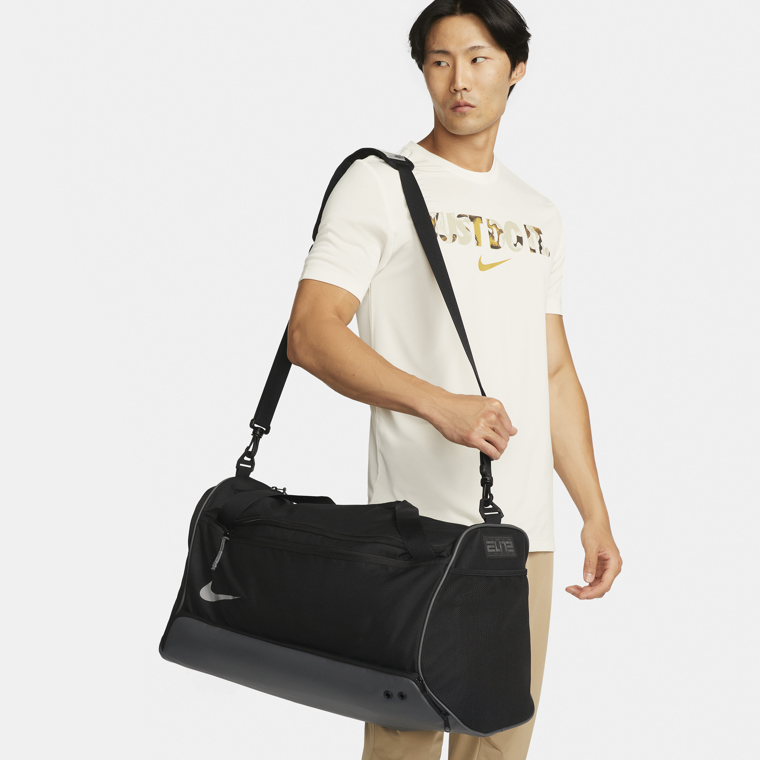 Nike Unisex Hoops Elite Duffel Bag (57L) in Black | DX9789-010 | Nike (US)