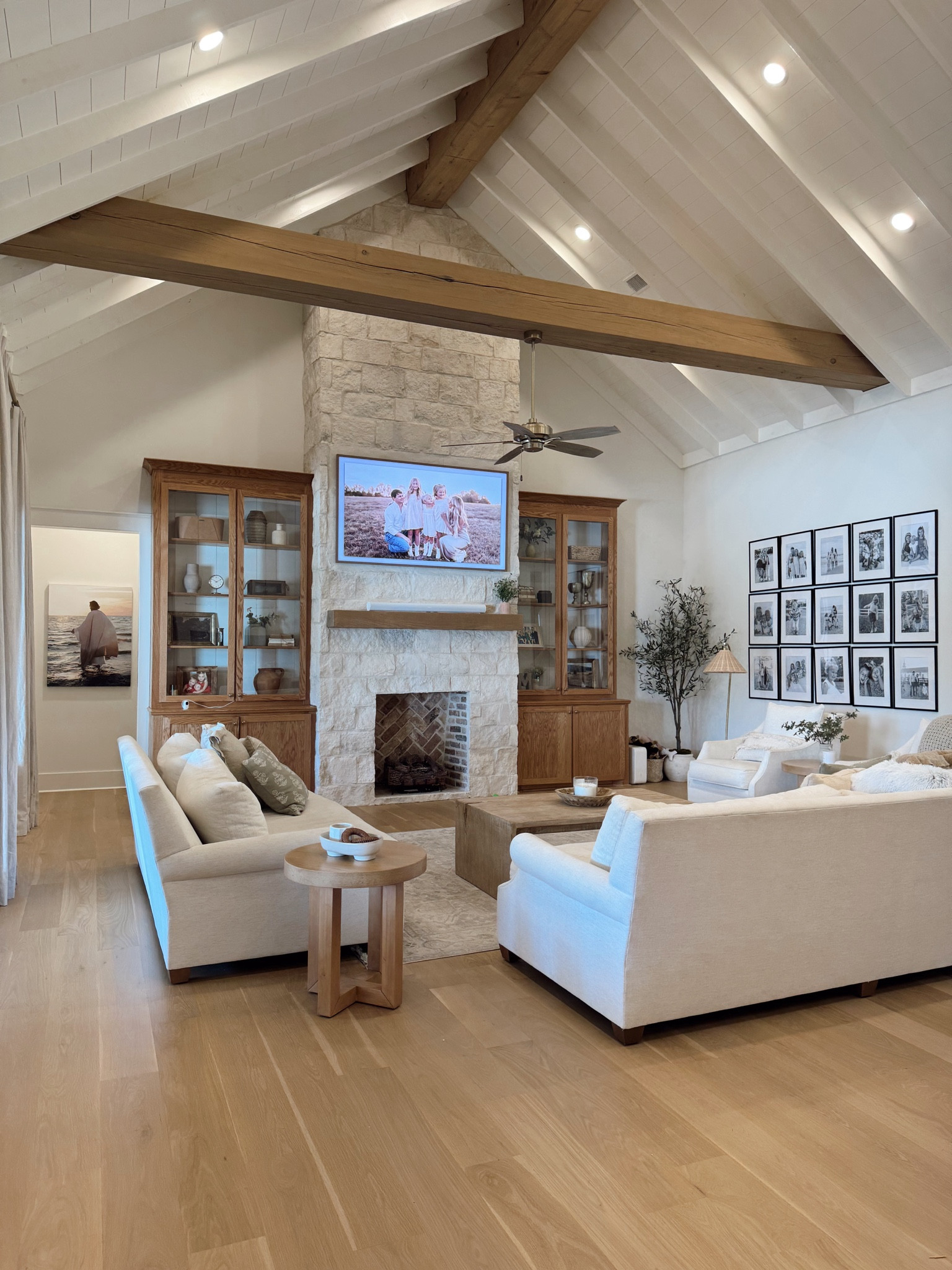 Living room linked 🫶🏽

#LTKSeasonal #LTKSaleAlert #LTKHome