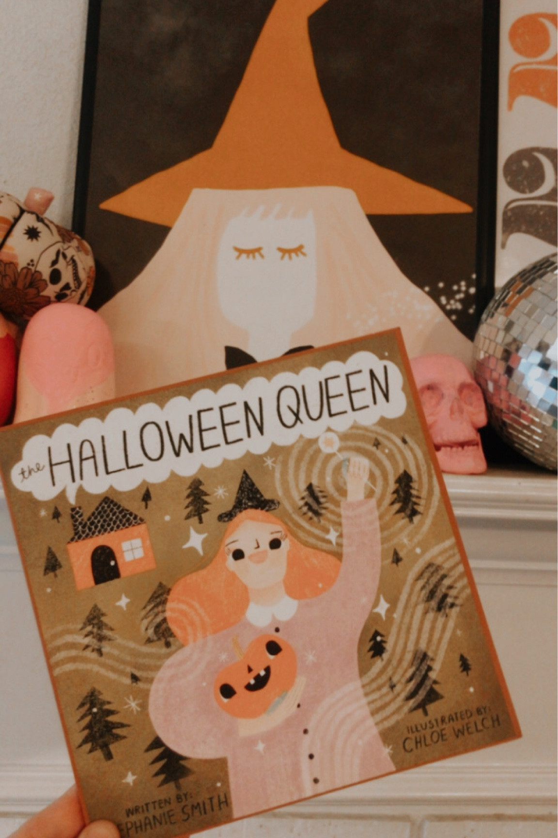Cute Amazon find Halloween kids book! 



Halloween queen, spooky book, kids bookshelf, halloween time, hey boo, witch

#LTKSeasonal #LTKHalloween #LTKkids
