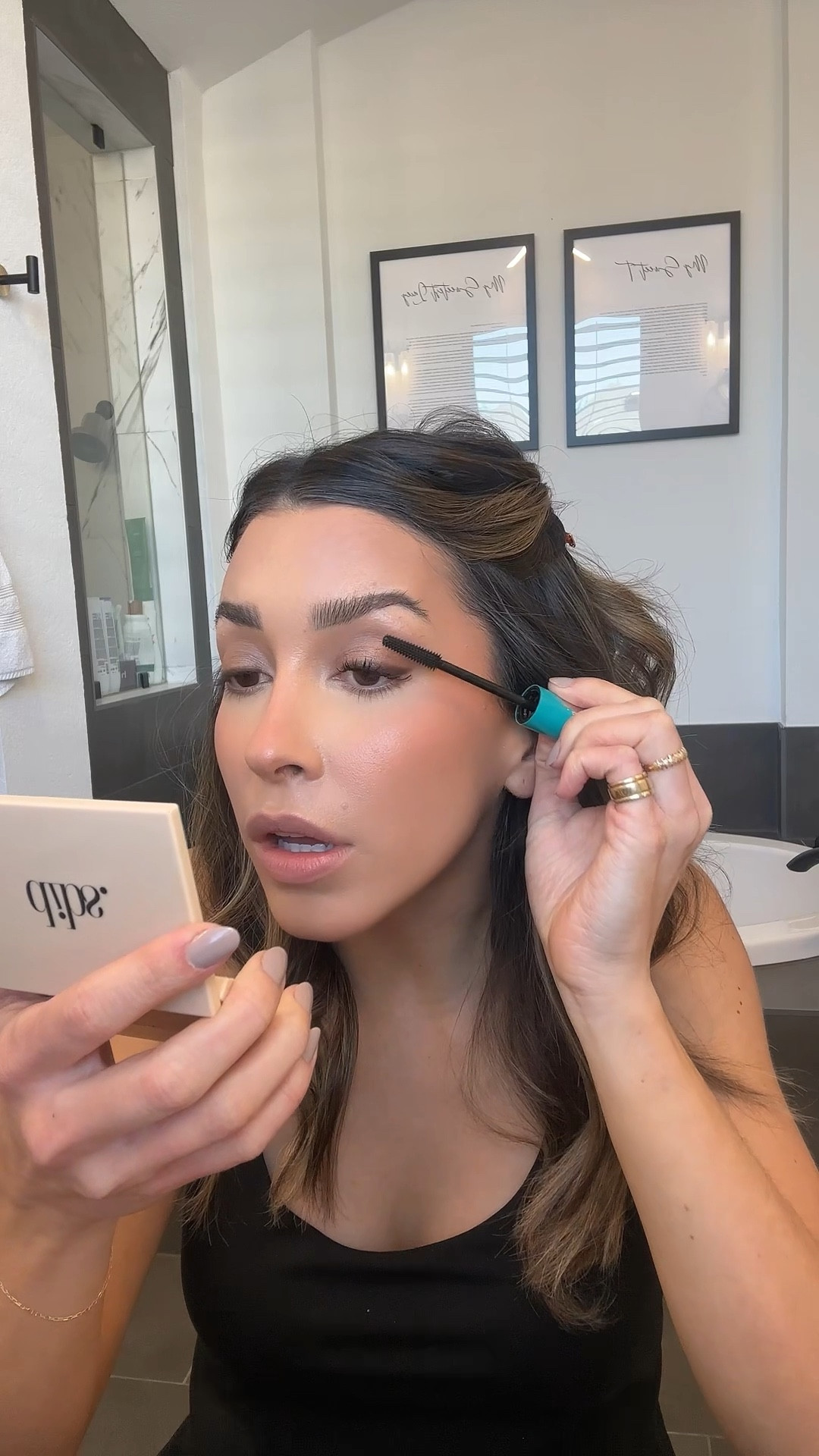 Loving this mascara 🩵

Makeup | products

#LTKStyleTip #LTKGiftGuide #LTKBeauty