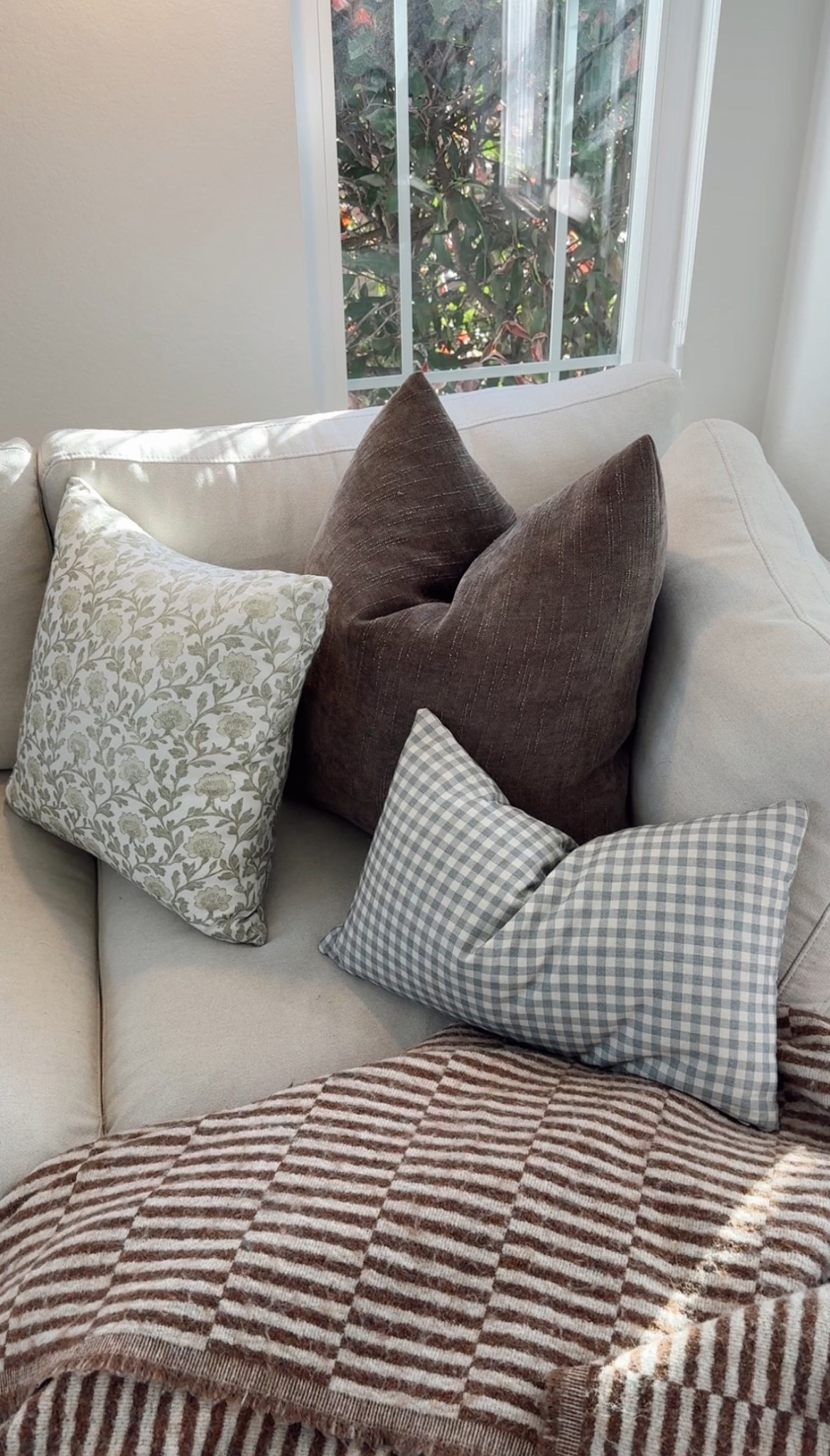 Throw pillows, living room decor, throw blanket, spring decor 

#LTKHome #LTKStyleTip #LTKFindsUnder50