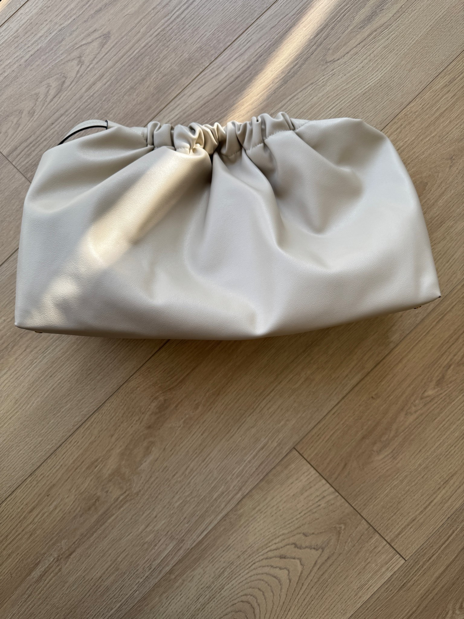 The cutest oversized faux leather drawstring pouch tote

And it's under $40!

#LTKU #LTKootd #LTKgrwm