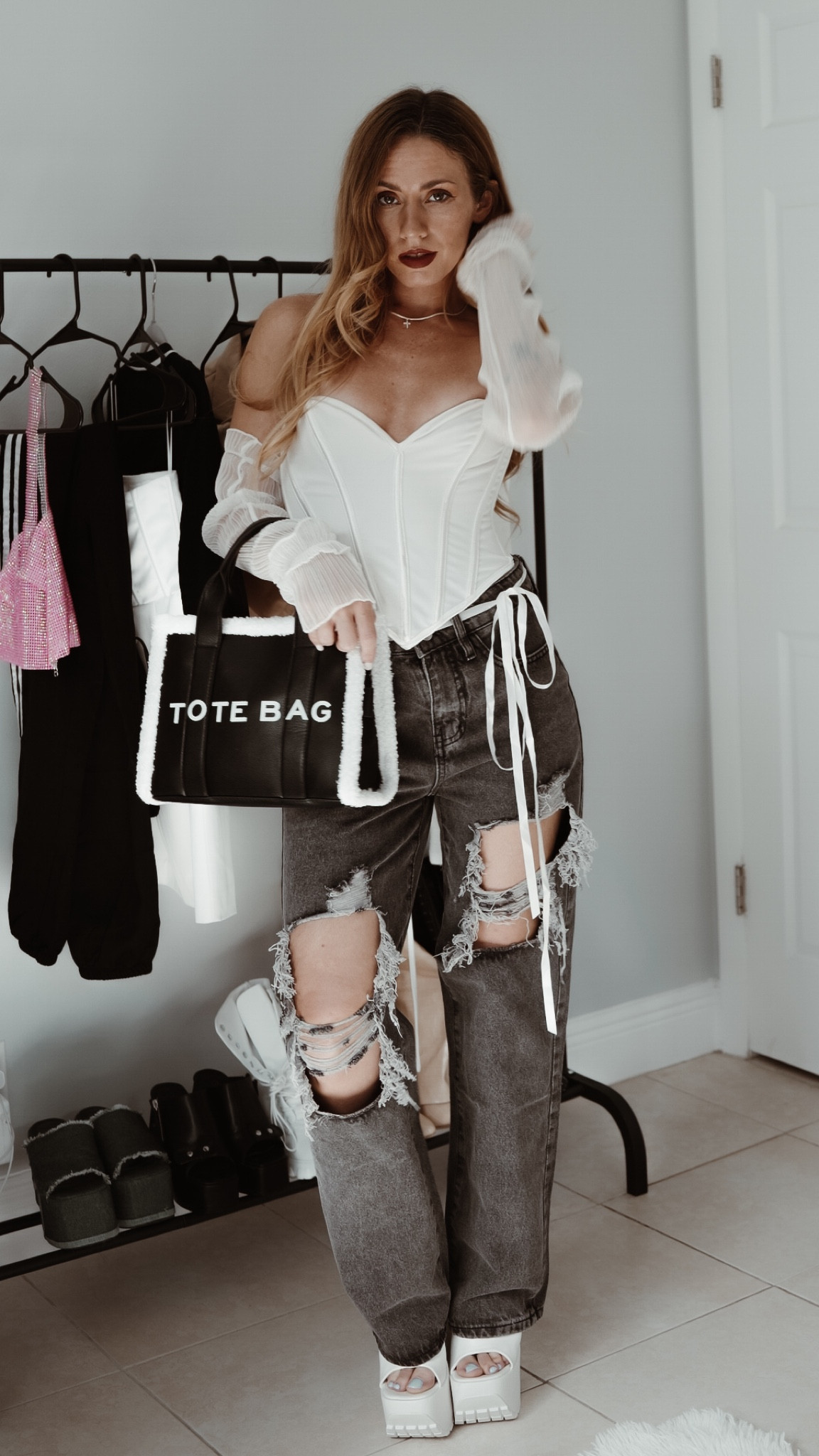 grwm today with @temu 🎀✨🩶🌷

Follow @christinaeileen for daily outfit inspo 💖

Outfit linked in my bio! Use the link to get a $100 coupon bundle for new app users 👀🥰

They have so many cute items at an affordable price! I got these jeans, the bag, and the arm sleeves from there and am OBSESSED 🤩 🤍

Free shipping & free returns 🎄👑🤶🏼

#temuholidayfinds #temuholidayseason #temuchristmas #temuthanksgiving #temunewyear 

#LTKHolidaySale #LTKfindsunder50 #LTKstyletip