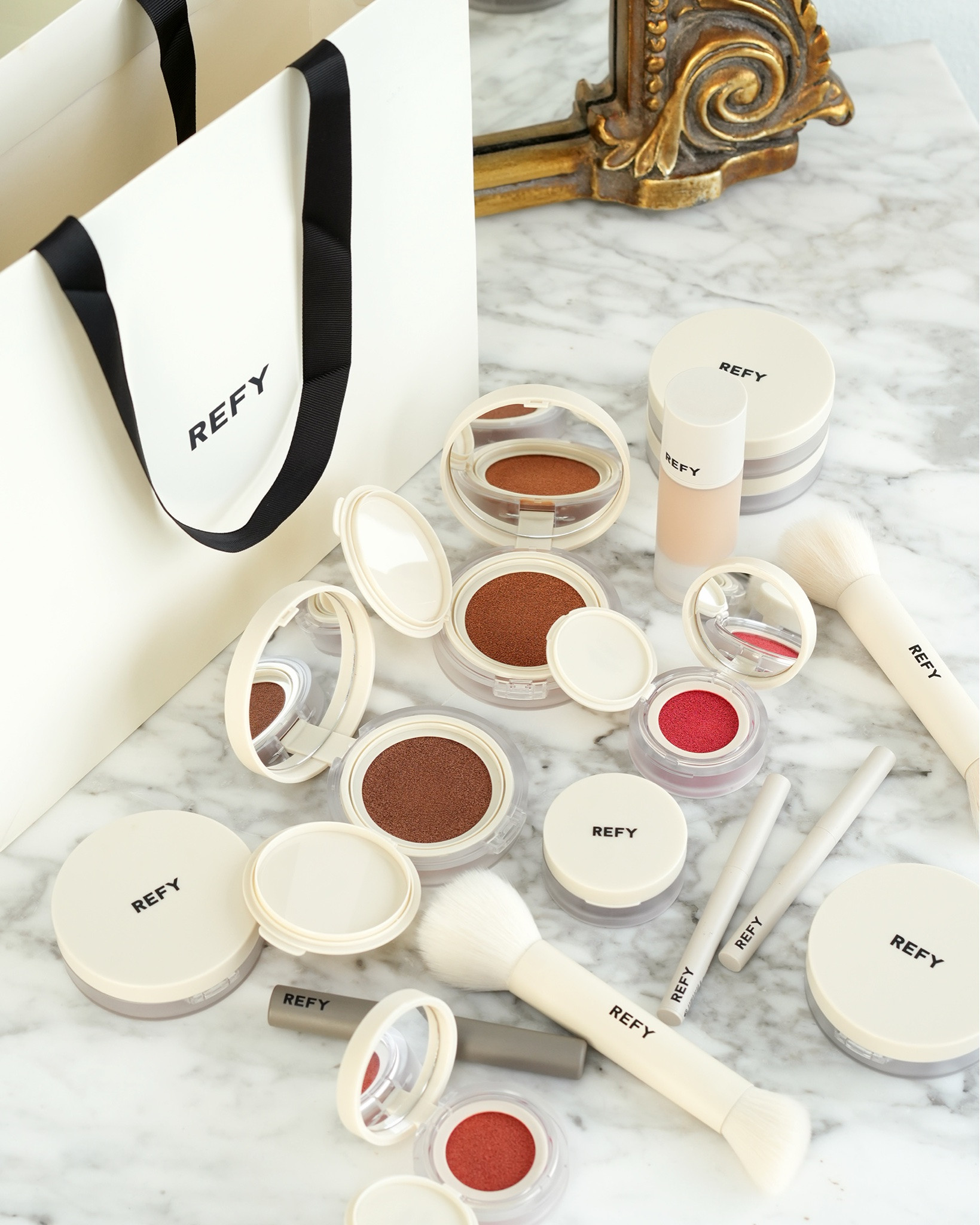 The most innovative makeup launch I've tried this year! @refybeauty just dropped their new Water Bronzer and Water Blush — a completely different take on bronzer and blush compared to anything currently in my collection.

These are inspired by the K-beauty cushion technology and also made in South Korea, these formulas are housed in a cushion compact that gives you sheer but buildable color with a fresh skin-like finish.

🤎 Five Water Bronzer shades:
Bay, Cove, Sol, Palm & Selene

🌺 Three Water Blush shades:
Apricot, Lychee & Acai

What surprised me most is how easy they are to control. The color taps into the skin and can be layered from a subtle wash to something more sculpted and vibrant.

Swipe through for swatches and beauty looks! The dual sided brush is also incredible.

What shades are speaking to you? 

#refybeauty #waterbronzer #waterblush