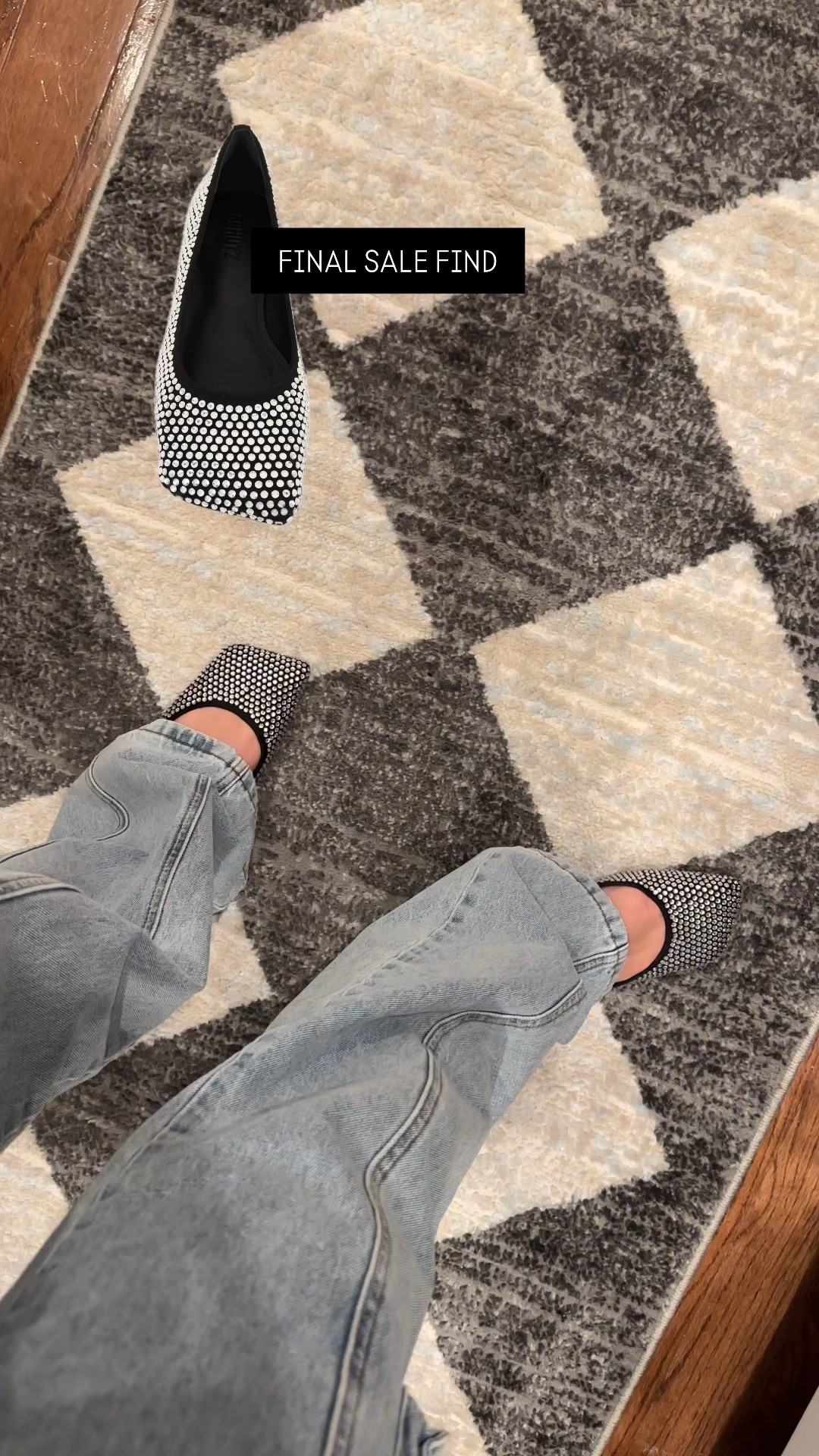 ON SALEEEEEEE
True to size & so sleeeeeek!
Lightweight, flexible & perfect for all-day wear. On major sale right now too which makes them even better !!!!
GO GRAB THEM 💃🏻💃🏻💃🏻

Wear them for work days, date nights & holiday events — they go with everything!
Shop it on my LTK!!!!

Flats, pointed flats, black flats, comfy flats, capsule wardrobe, everyday shoes, workwear style, stylish shoes, classic style, mom style, style, mom life

#LTKmomlife #LTKootd #LTKHoliday