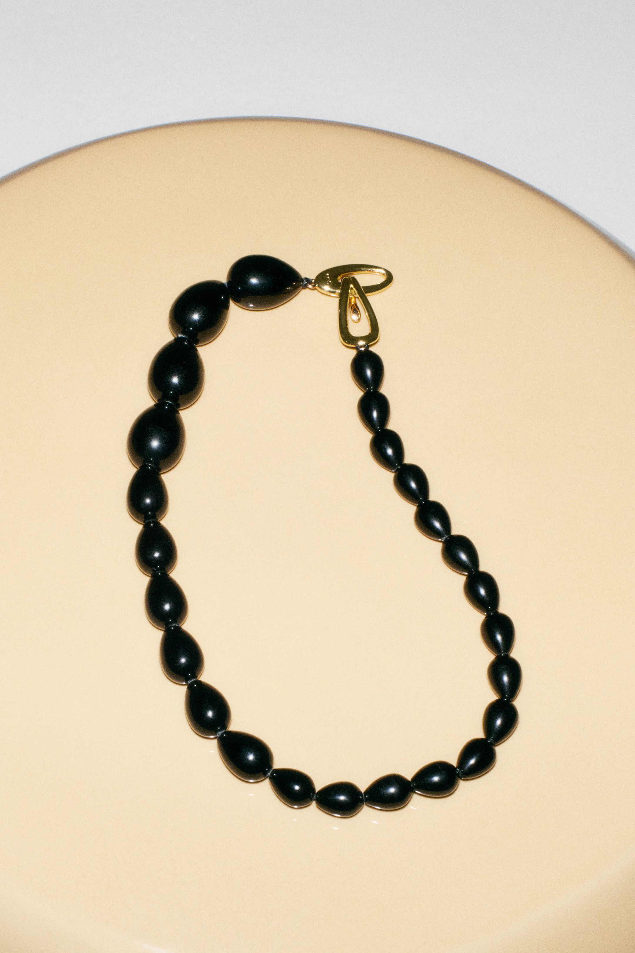 ONYX BEADED NECKLACE - ONYX | COS DE | COS (EU)