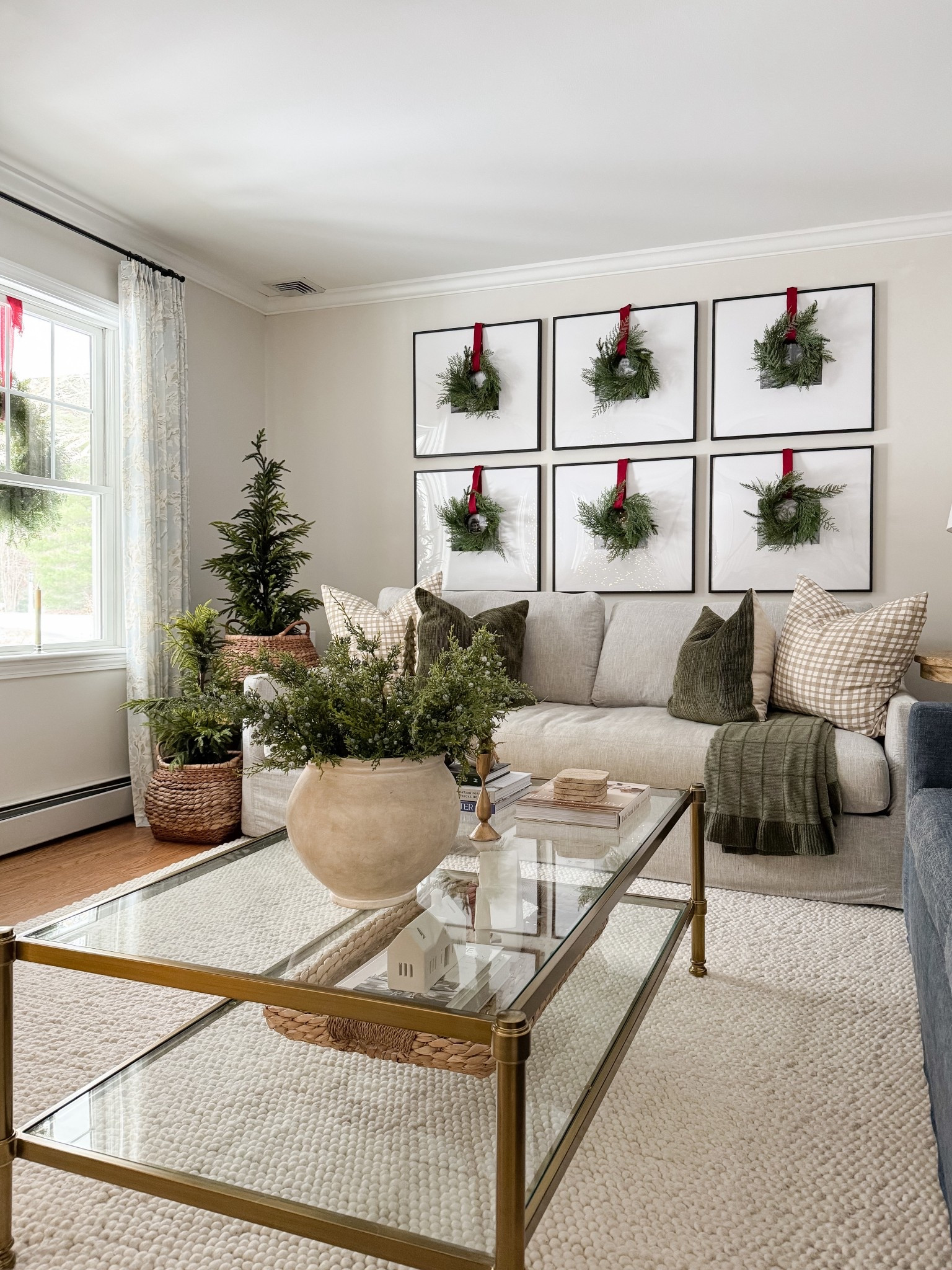 Coastal Living Room 

Holiday living room  Christmas living room styling  Home decor  Home  Home decor  Home favorites  Floral vase   Wall Art  Coastal home  coastal home decor  coffee table 

#LTKHome #LTKHoliday