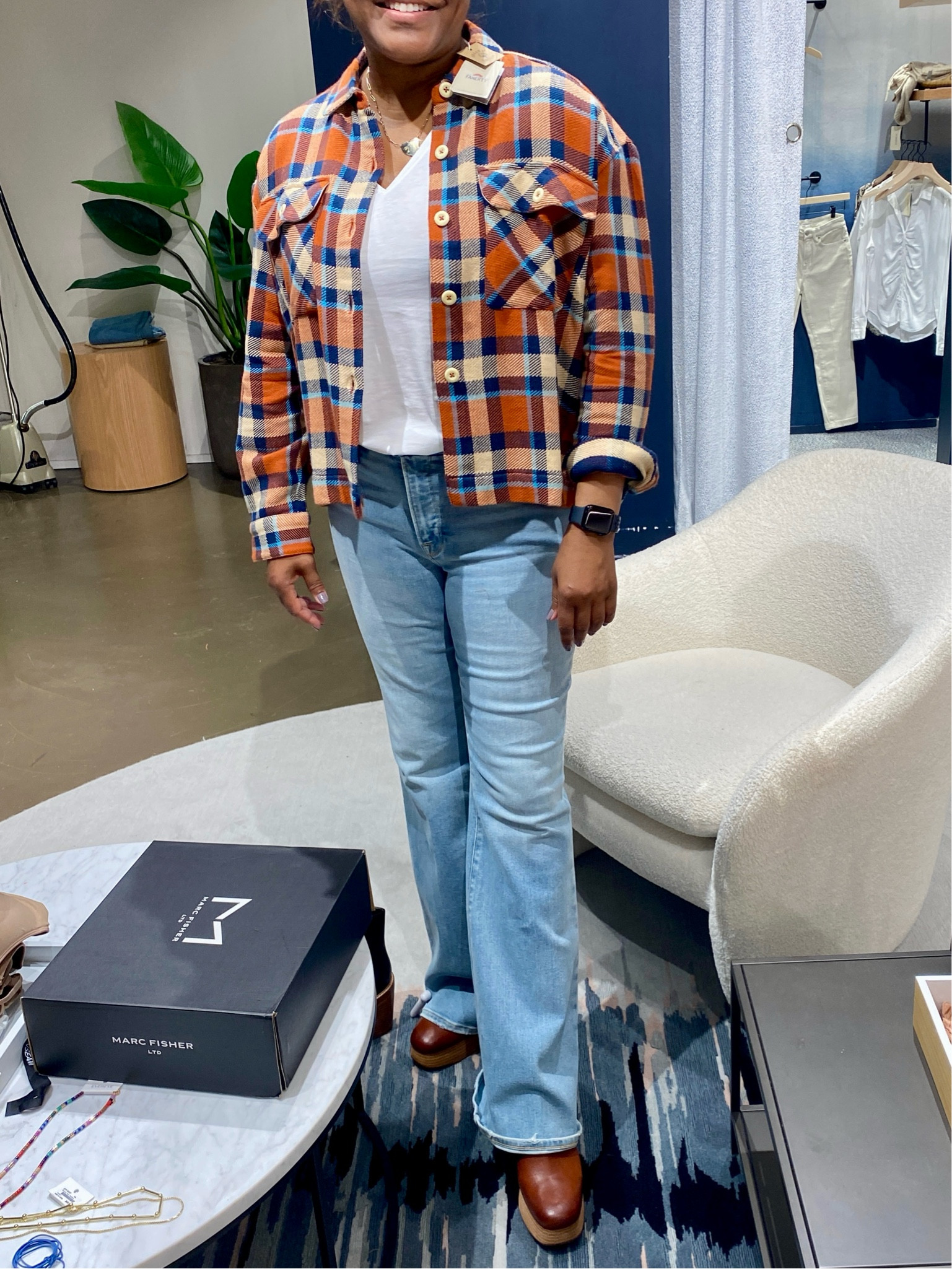 Wide leg jeans: flare

Channel the casual chic vibe with a tucked-in tee, hip-grazing topper, and almond toe clogs.

#LTKstyletip #LTKshoecrush #LTKover40